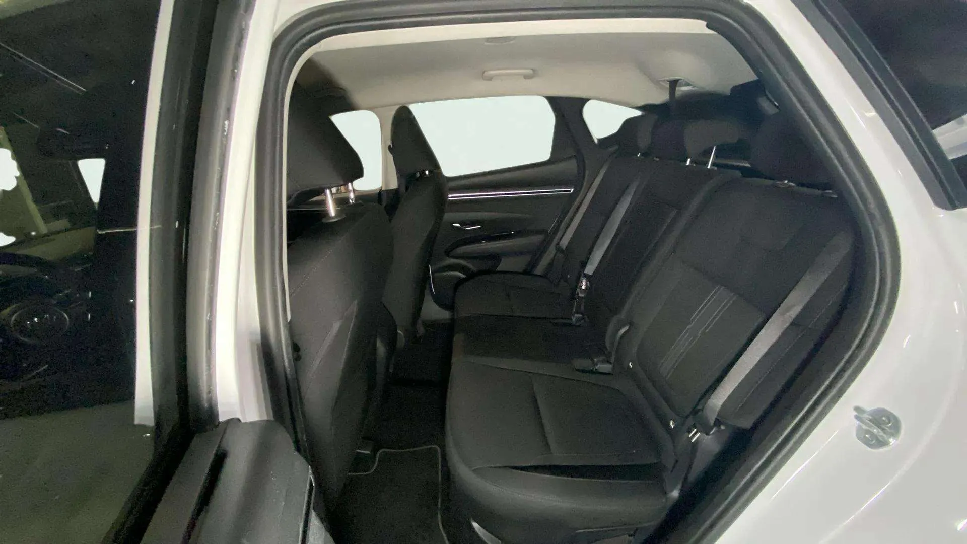 Hyundai Tucson 1.6 T-GDi HEV Maxx Sky - foto 16