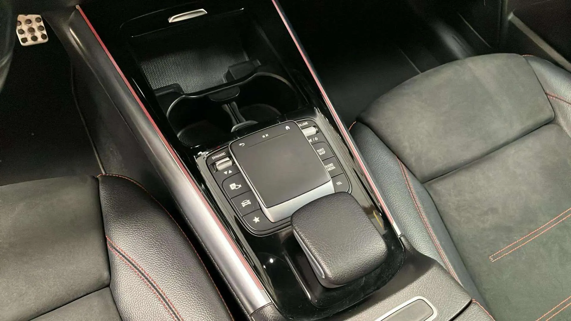 Mercedes-Benz GLA 200 D - foto 19