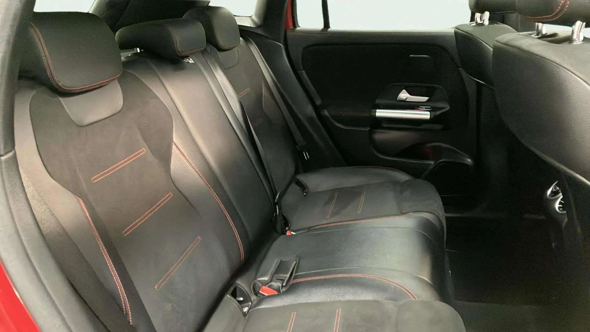 Mercedes-Benz GLA 200 D - foto 13