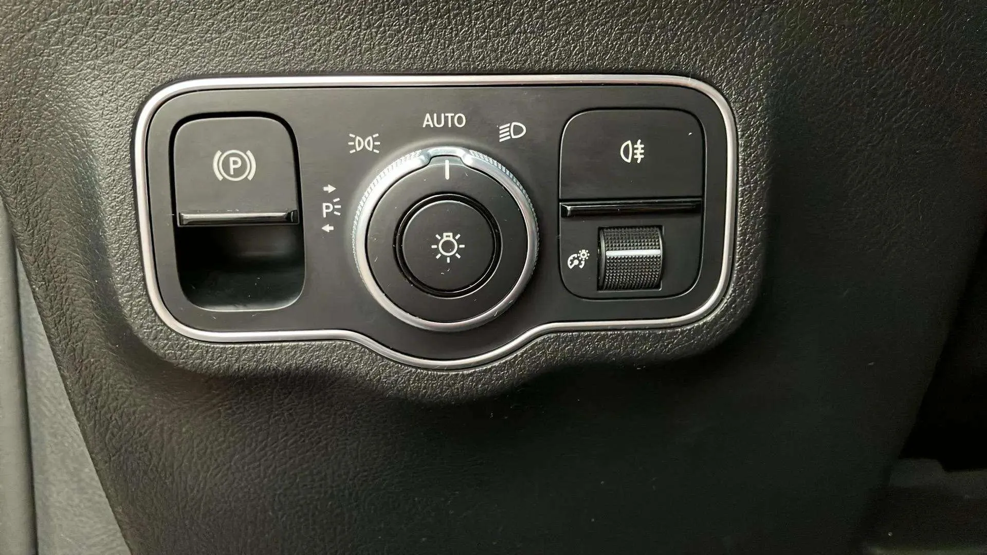 Mercedes-Benz GLA 200 D - foto 15