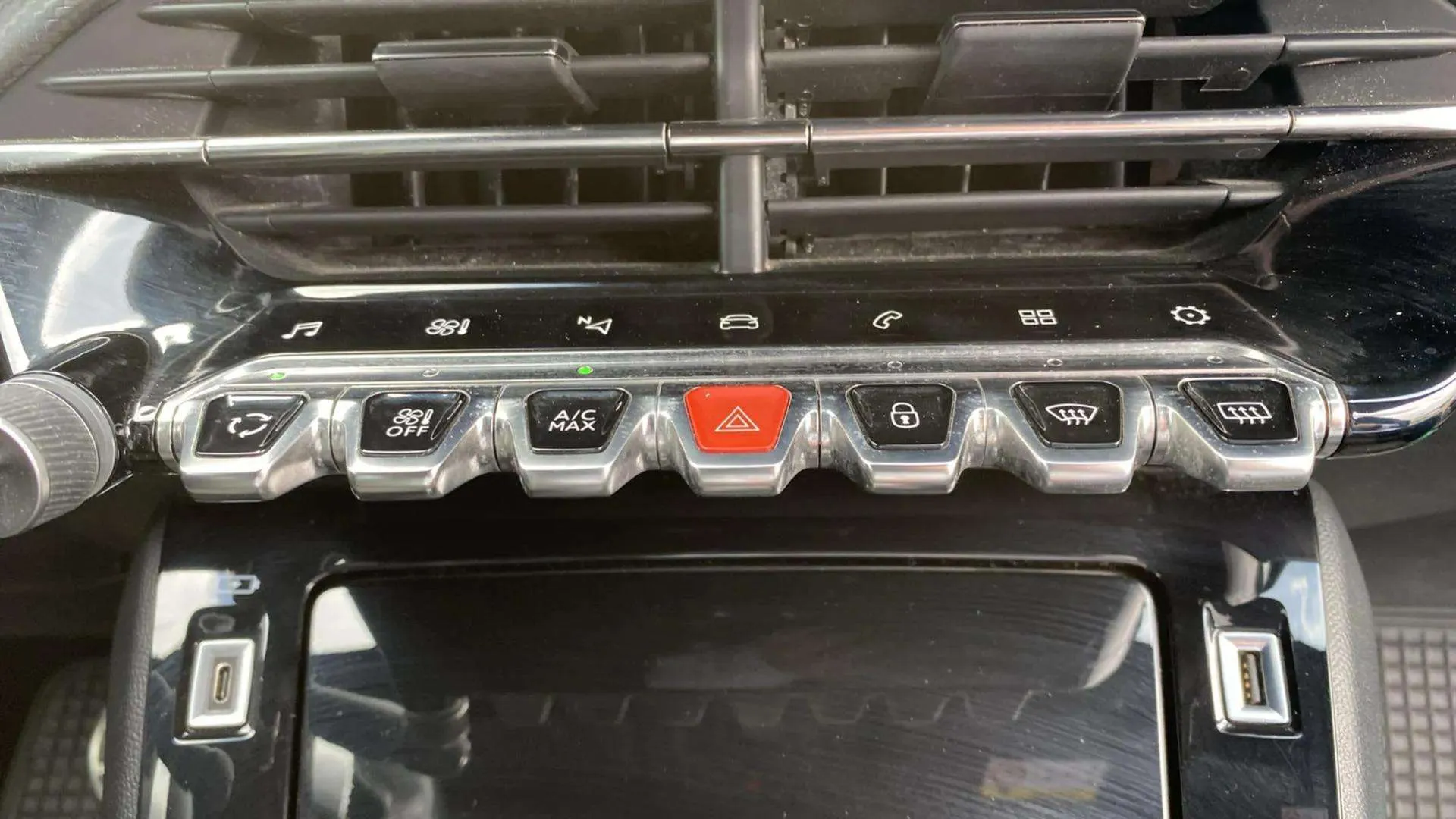 Peugeot 2008 GT Pack PureTech 130 EAT8 - foto 18