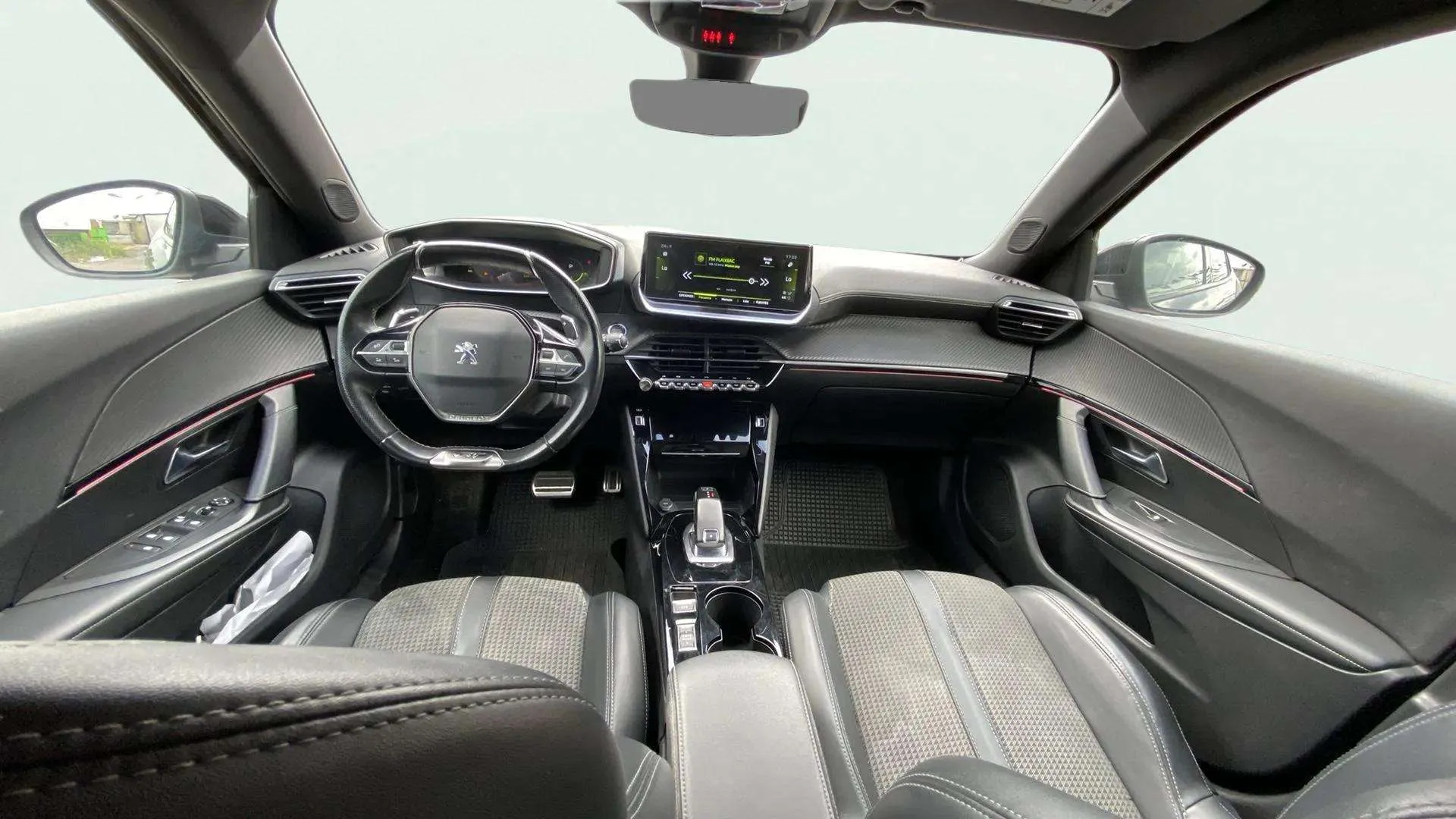 Peugeot 2008 GT Pack PureTech 130 EAT8 - foto 10