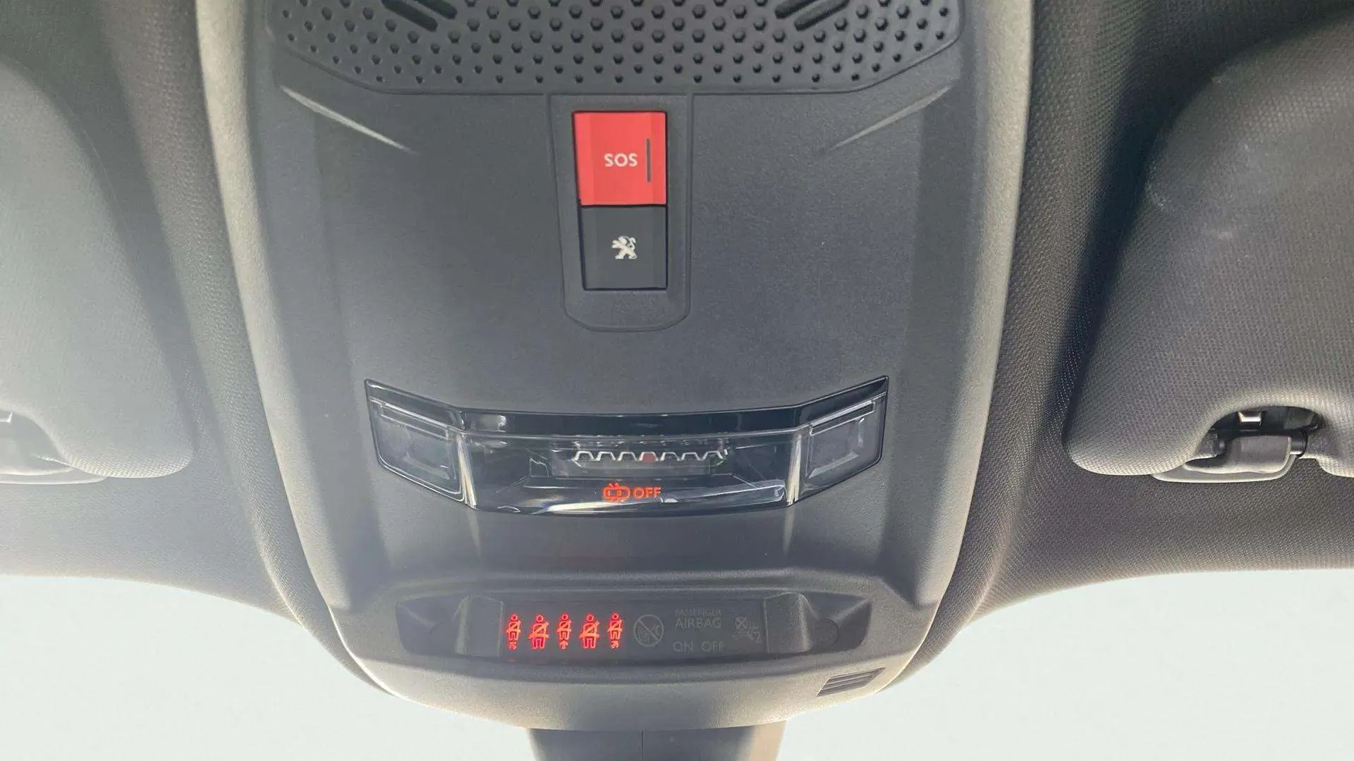 Peugeot 2008 GT Pack PureTech 130 EAT8 - foto 19