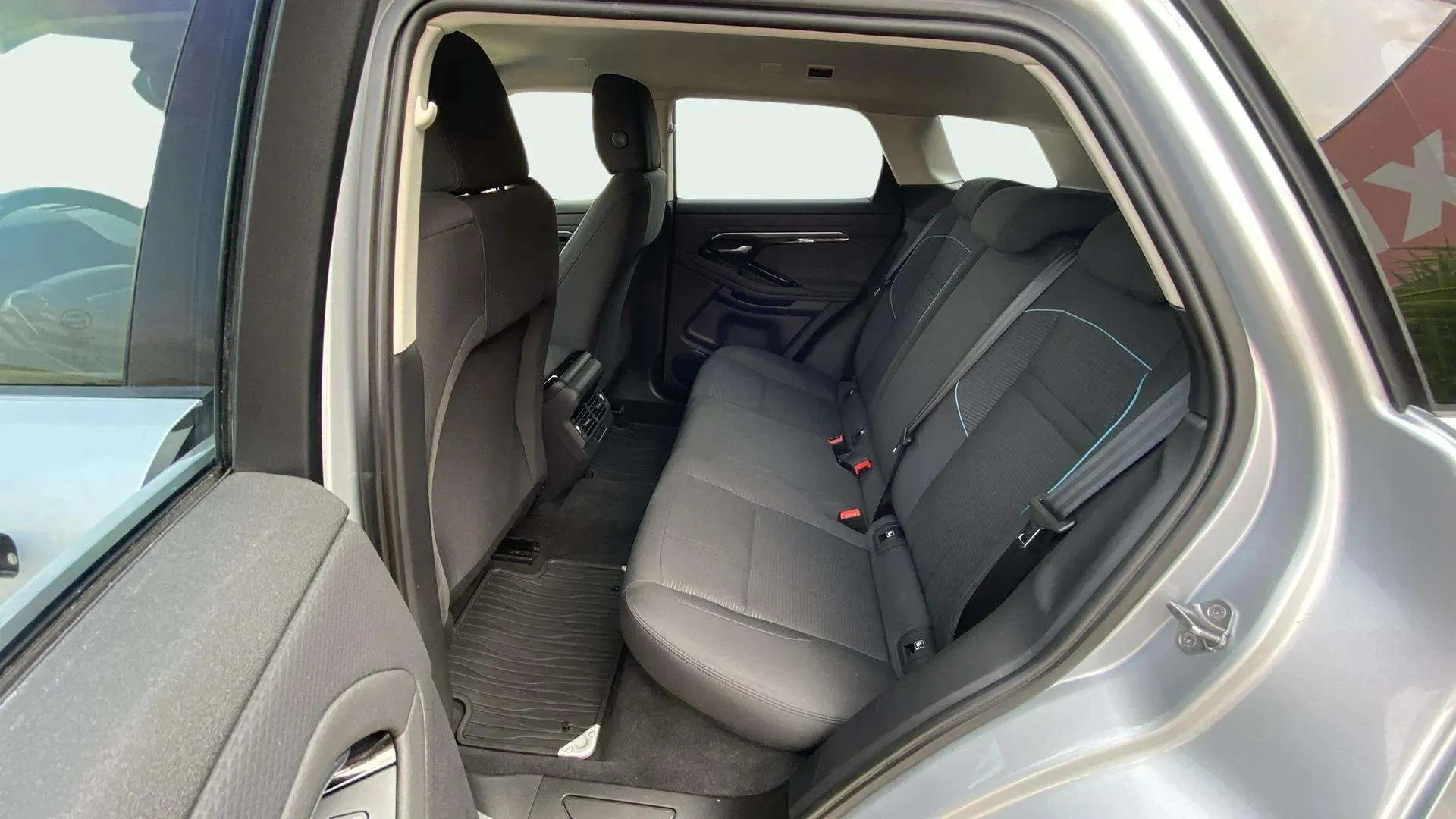 Land Rover Range Rover Evoque 2.0 D150 FWD - foto 11