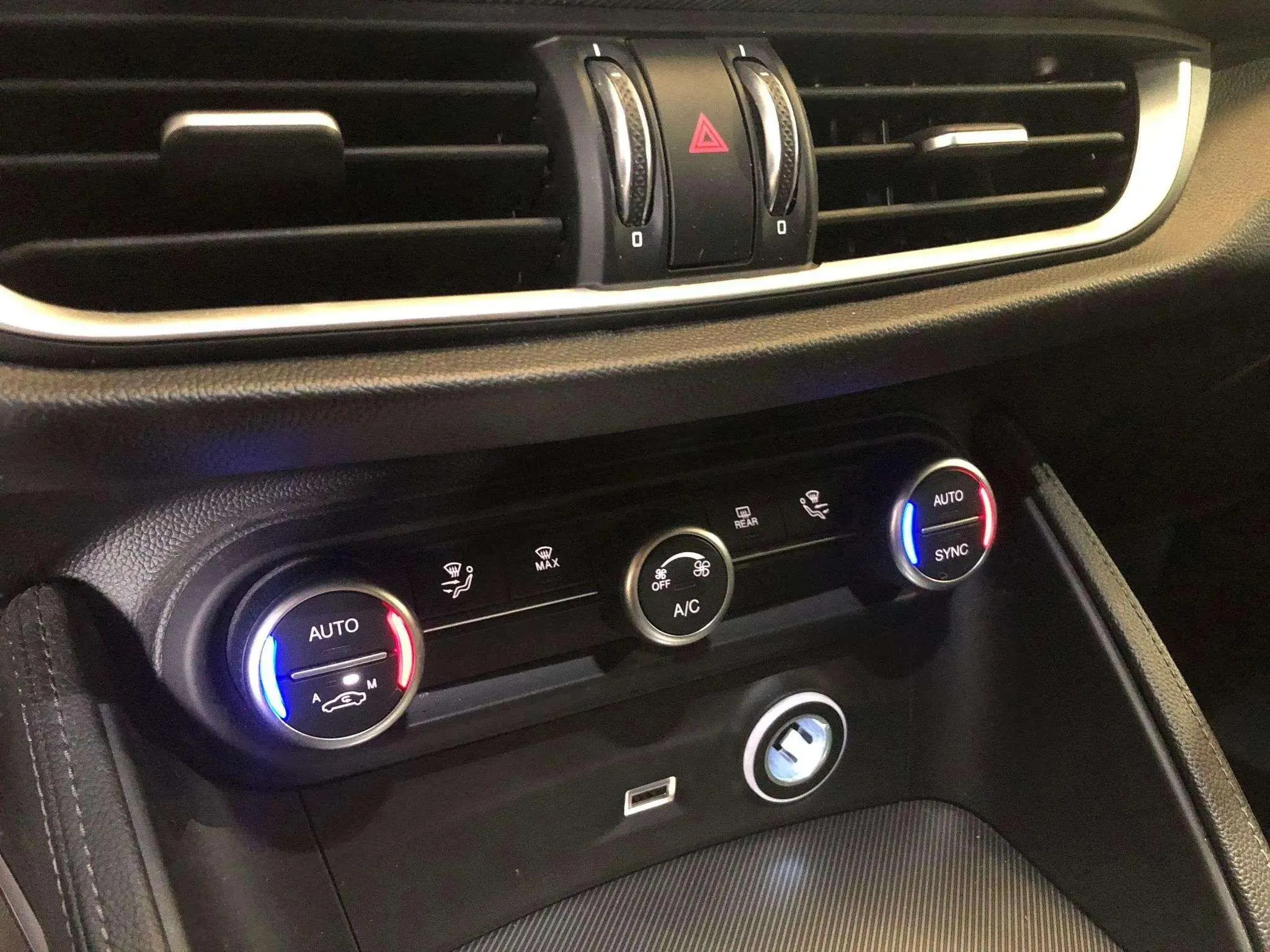 Alfa Romeo Stelvio 2.0 Gasolina Sprint Q4 - foto 10