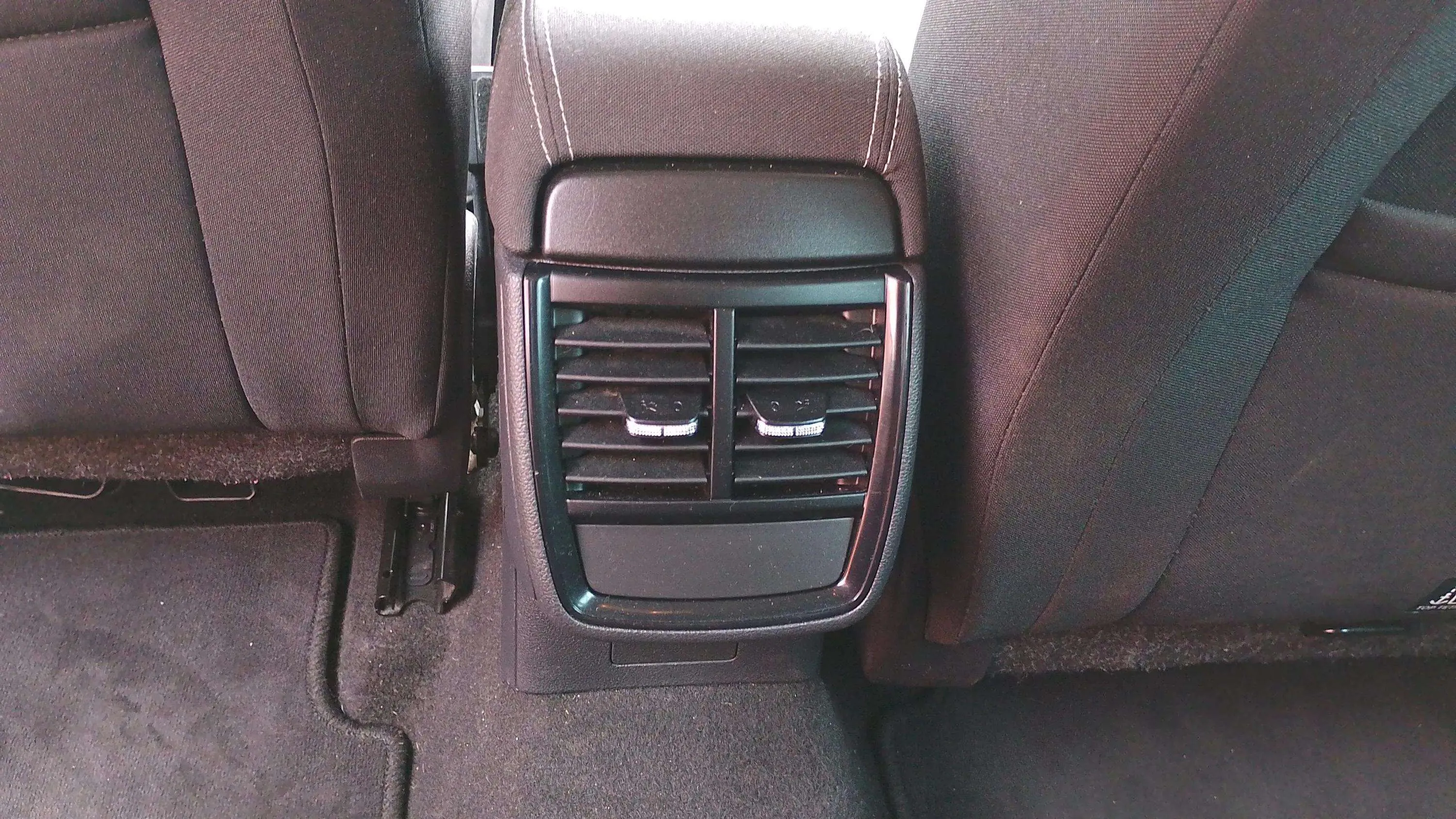 Škoda Kamiq 1.5 TSI DSG Ambition - foto 18