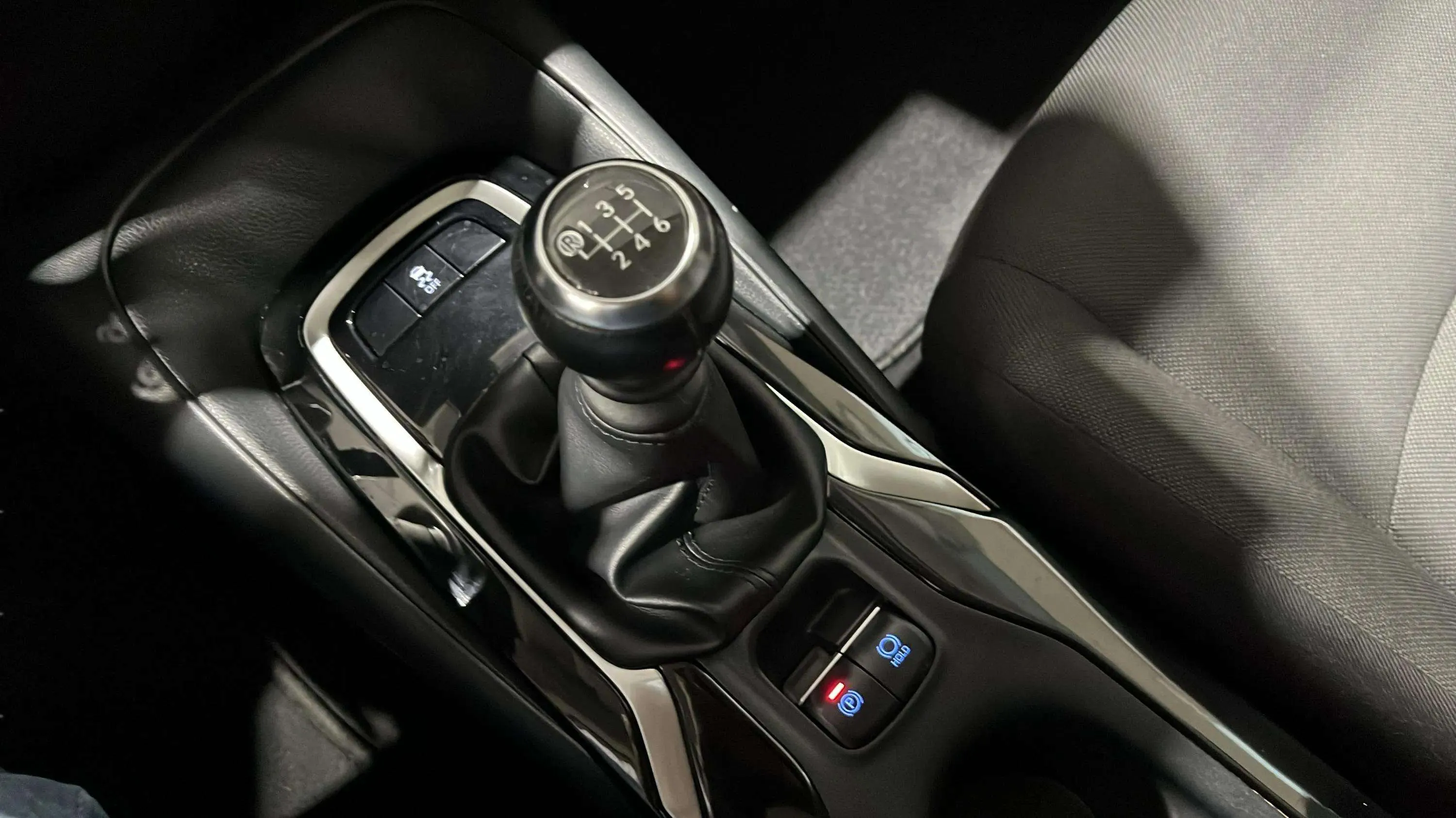 Toyota Corolla Sedan Active Tech - foto 24