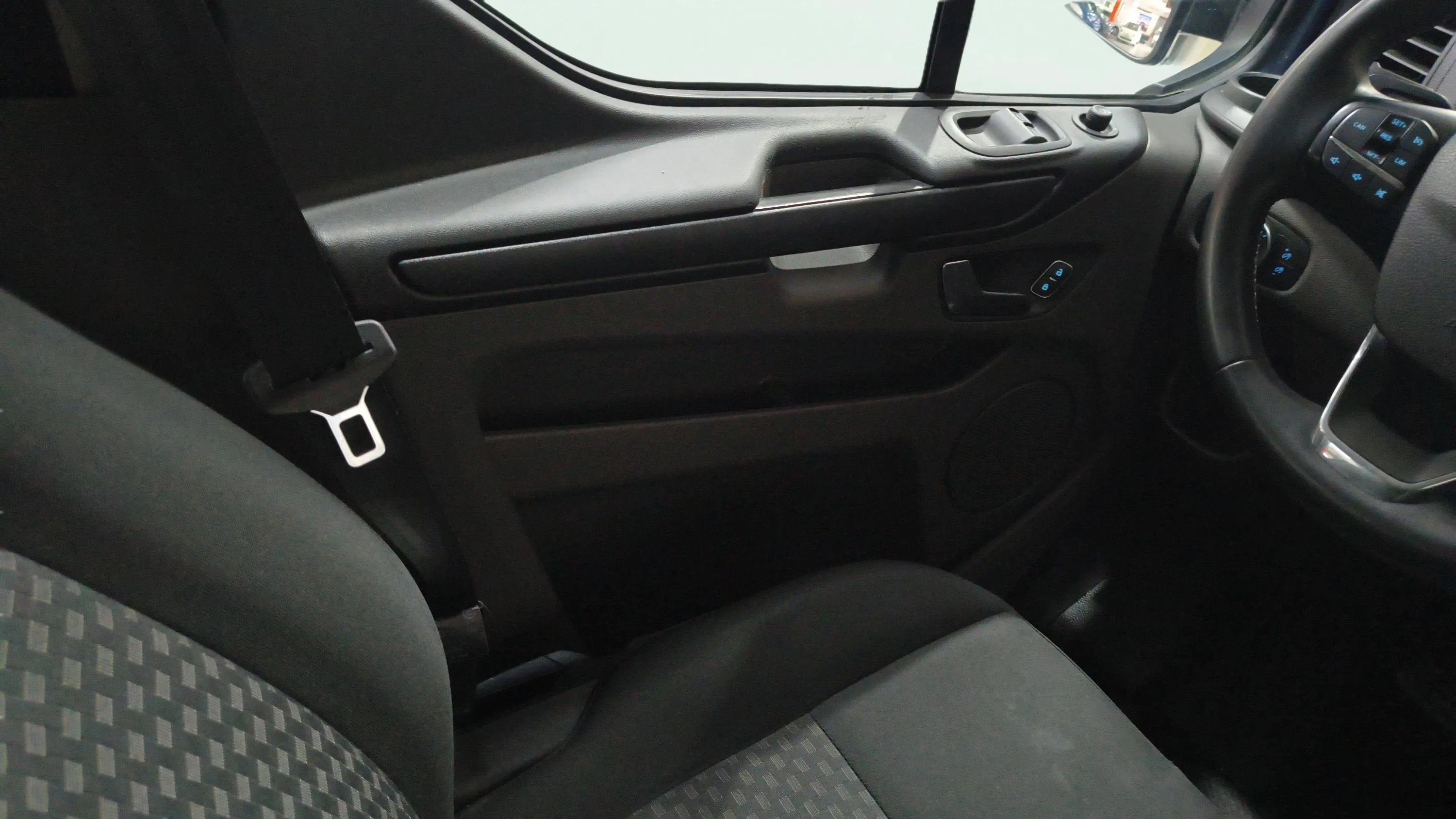 Ford Transit Custom 2.0 EcoBlue L2 Titanium - foto 16