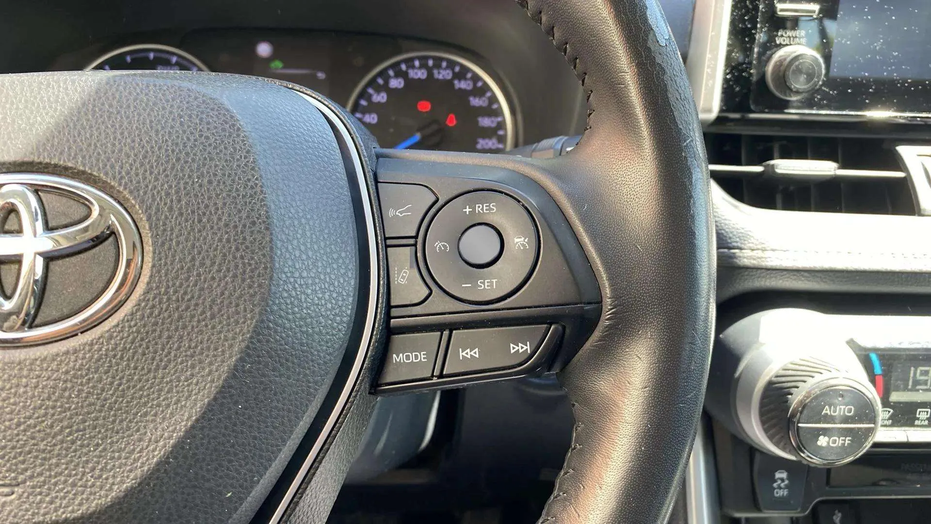 Toyota RAV4 2.5l 220H Business 4WD - foto 13