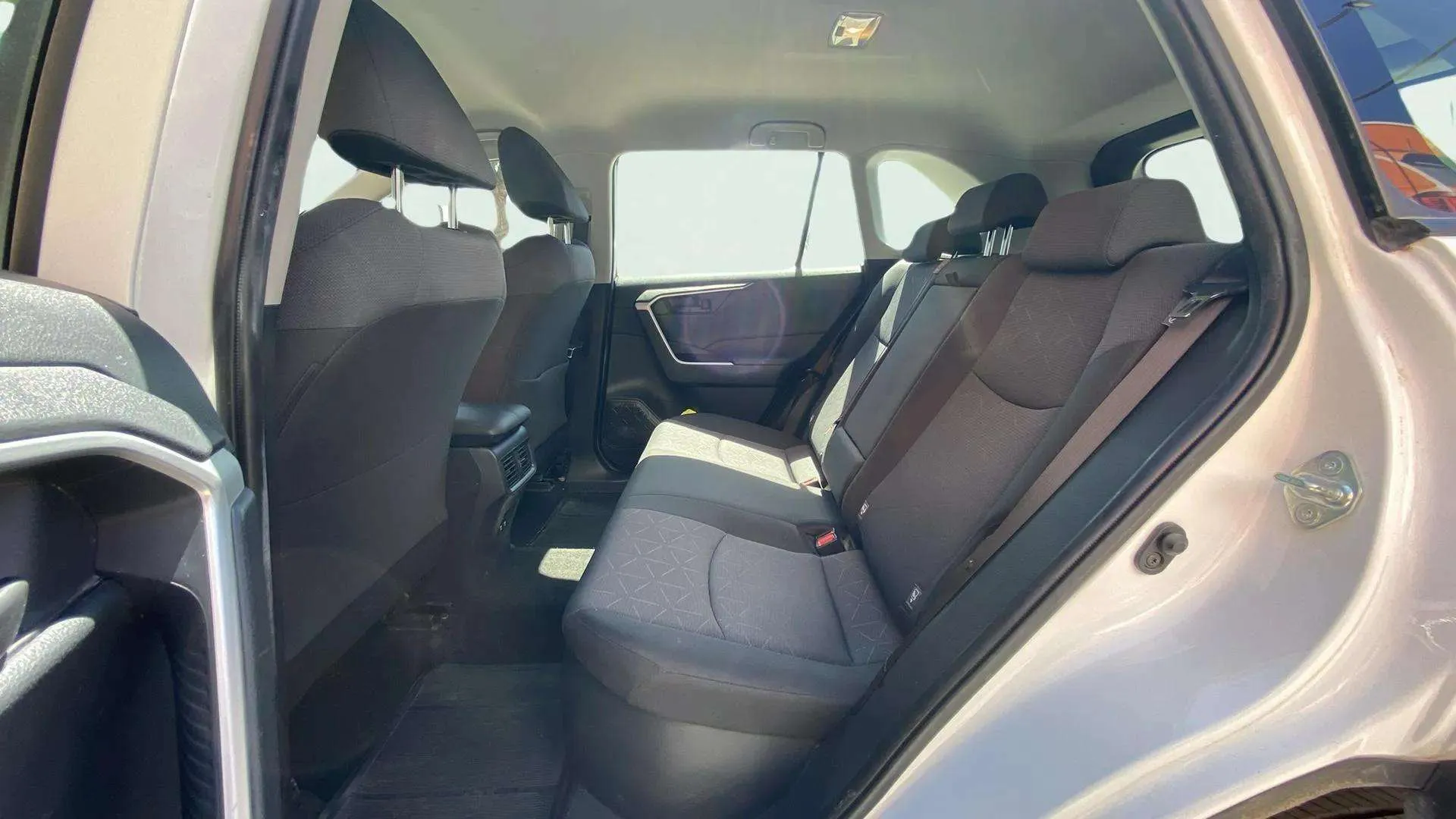 Toyota RAV4 2.5l 220H Business 4WD - foto 15