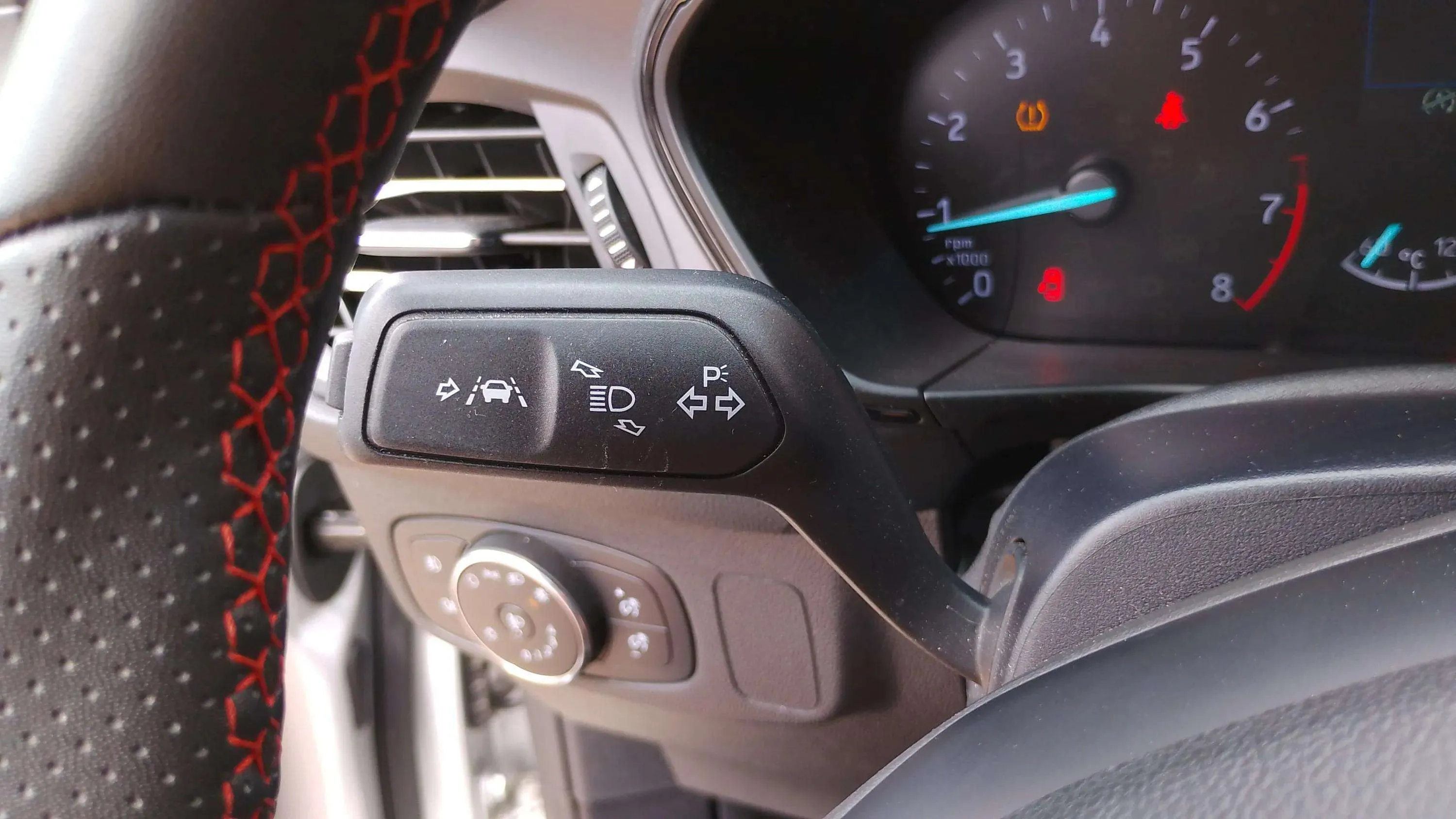 Ford Focus 1.0 EcoBoost MHEV ST-Line - foto 28