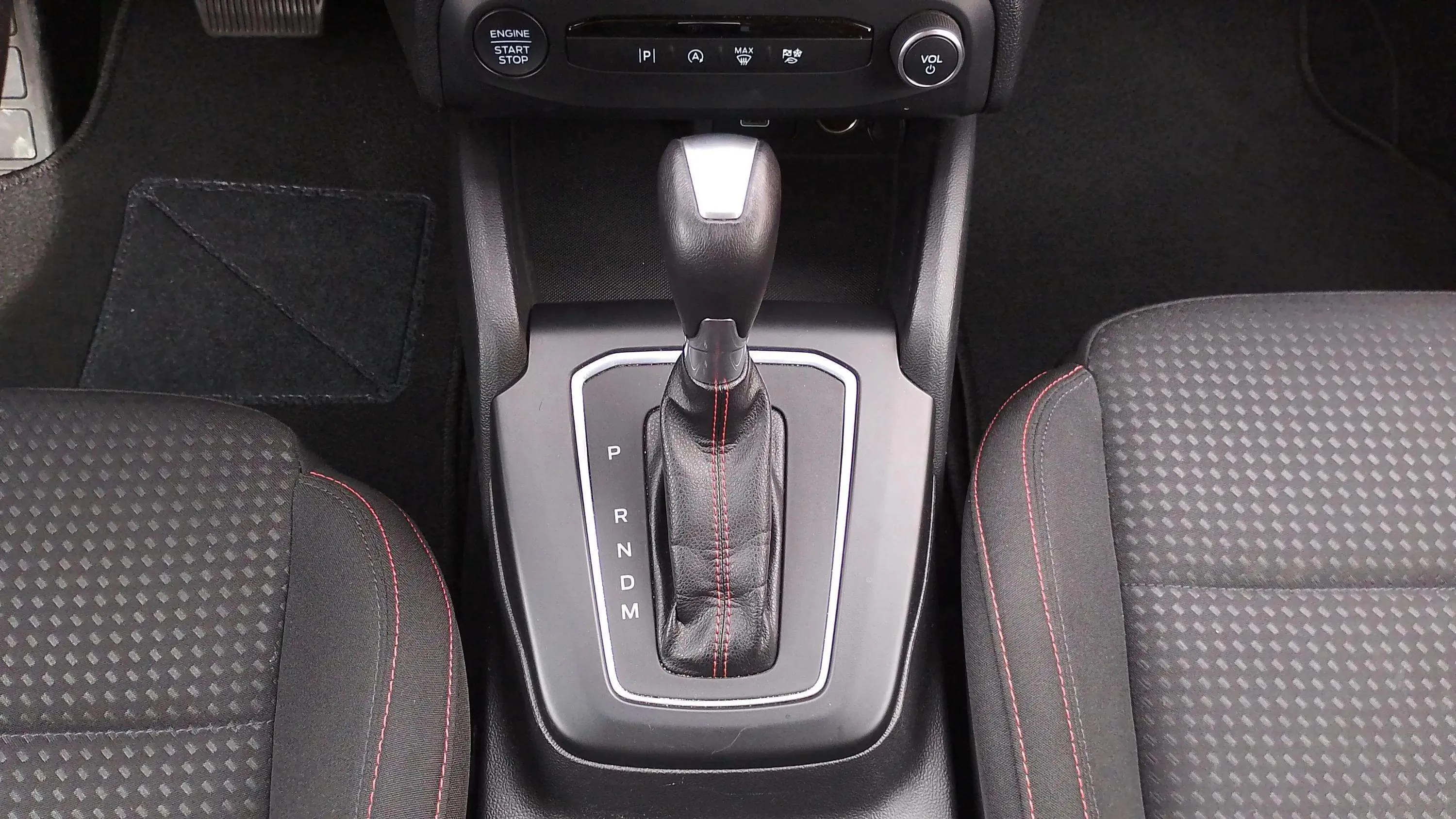 Ford Focus 1.0 EcoBoost MHEV ST-Line - foto 31