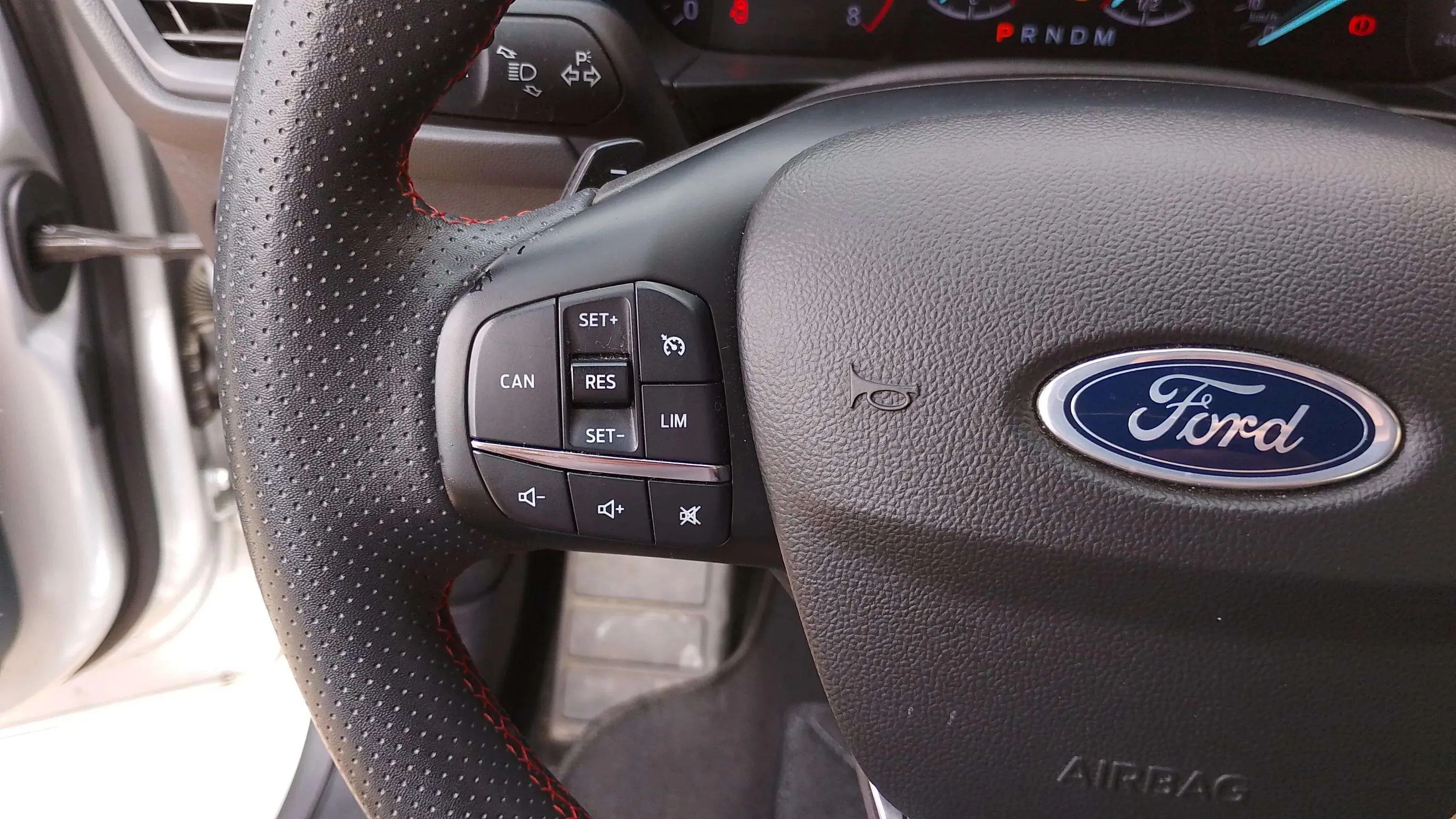 Ford Focus 1.0 EcoBoost MHEV ST-Line - foto 36
