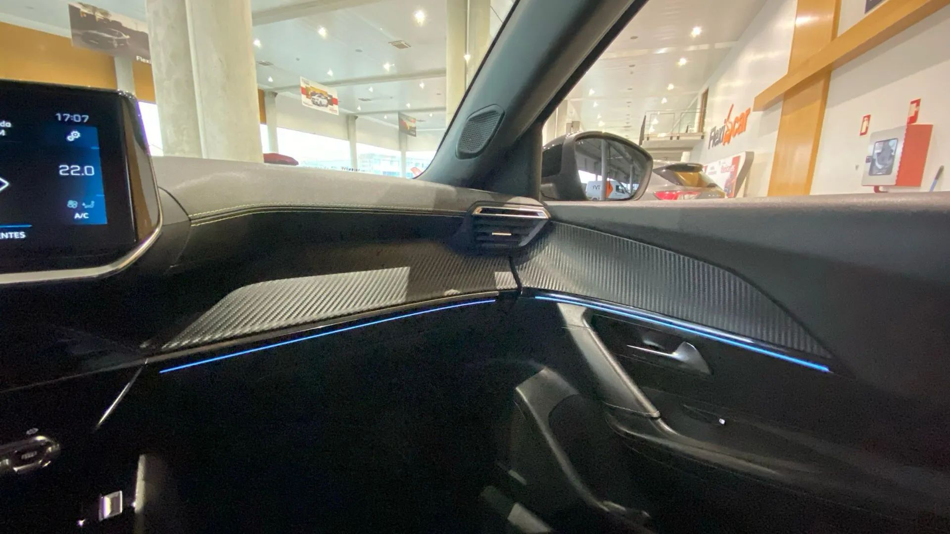 Peugeot 2008 GT BlueHDi 130 EAT8 - foto 16