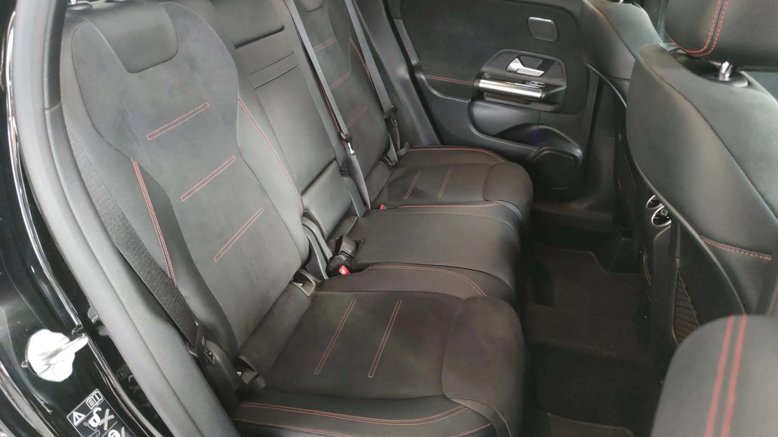 Mercedes-Benz GLA 200 D - foto 15