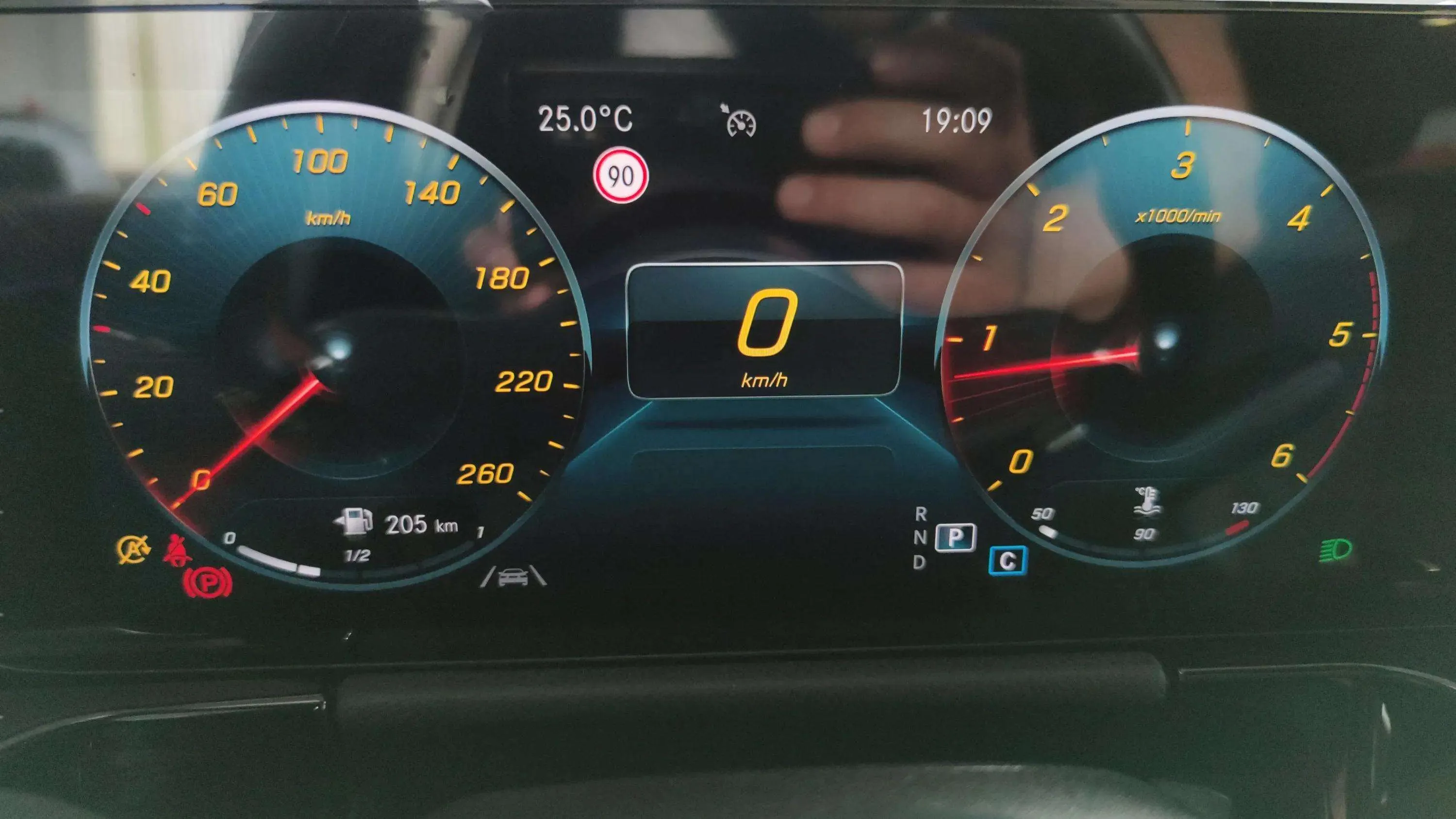Mercedes-Benz GLA 200 D - foto 13