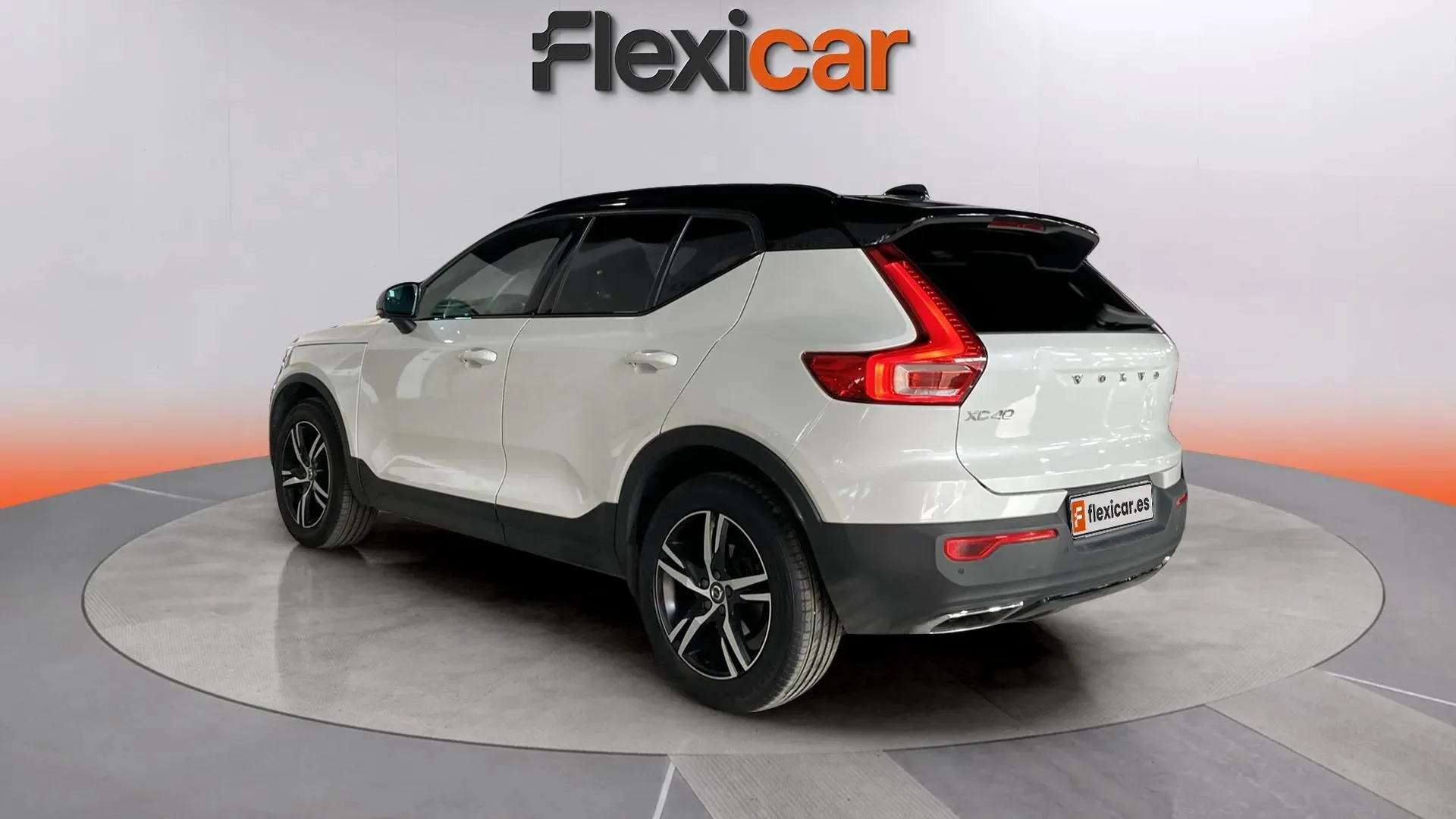 Volvo XC40 2.0 D3 AWD R-Design - foto 5