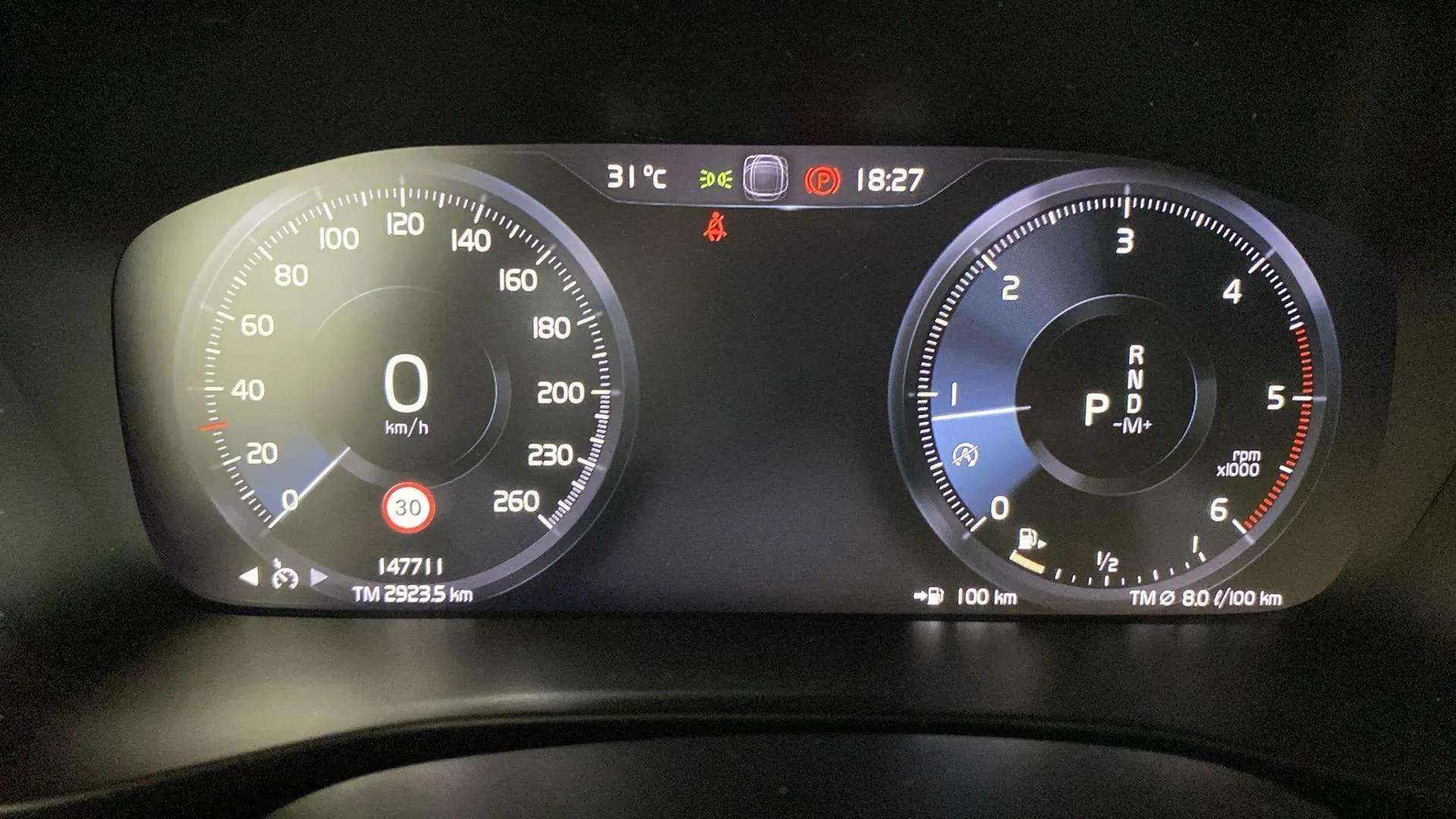 Volvo XC40 2.0 D3 AWD R-Design - foto 13