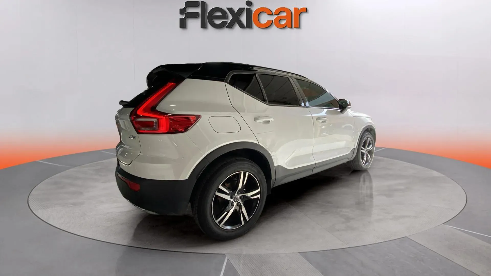 Volvo XC40 2.0 D3 AWD R-Design - foto 7