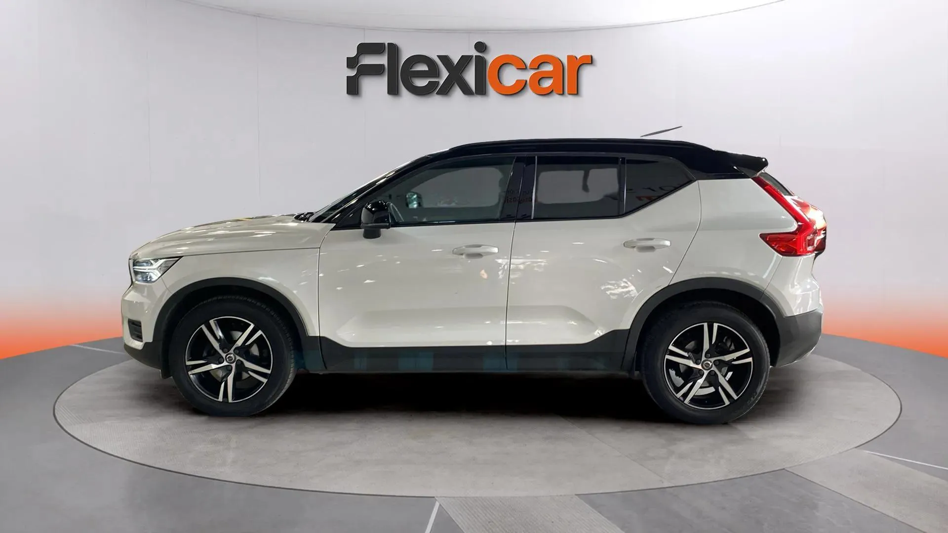 Volvo XC40 2.0 D3 AWD R-Design - foto 4