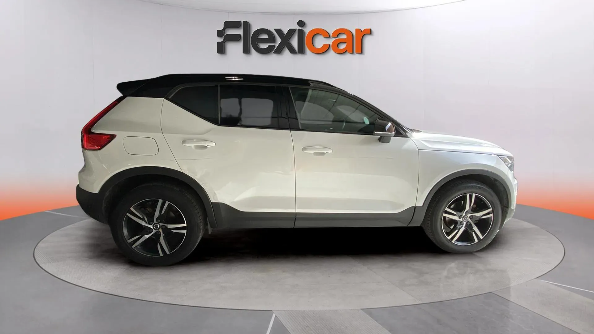 Volvo XC40 2.0 D3 AWD R-Design - foto 8