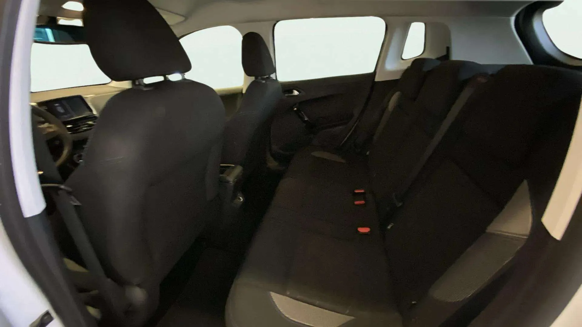 Peugeot 2008 Allure PureTech 130 EAT6 - foto 16