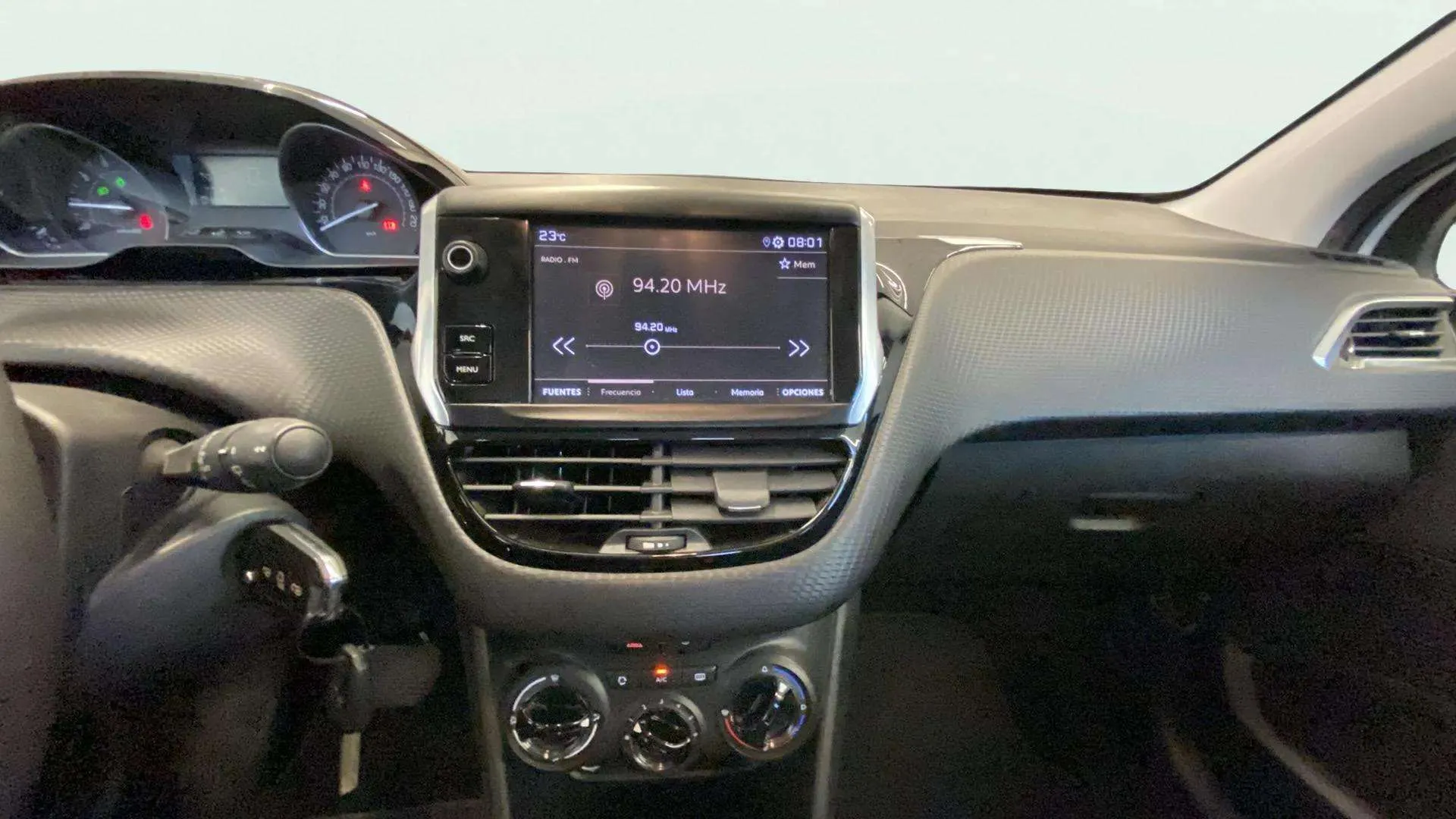 Peugeot 2008 Allure PureTech 130 EAT6 - foto 11