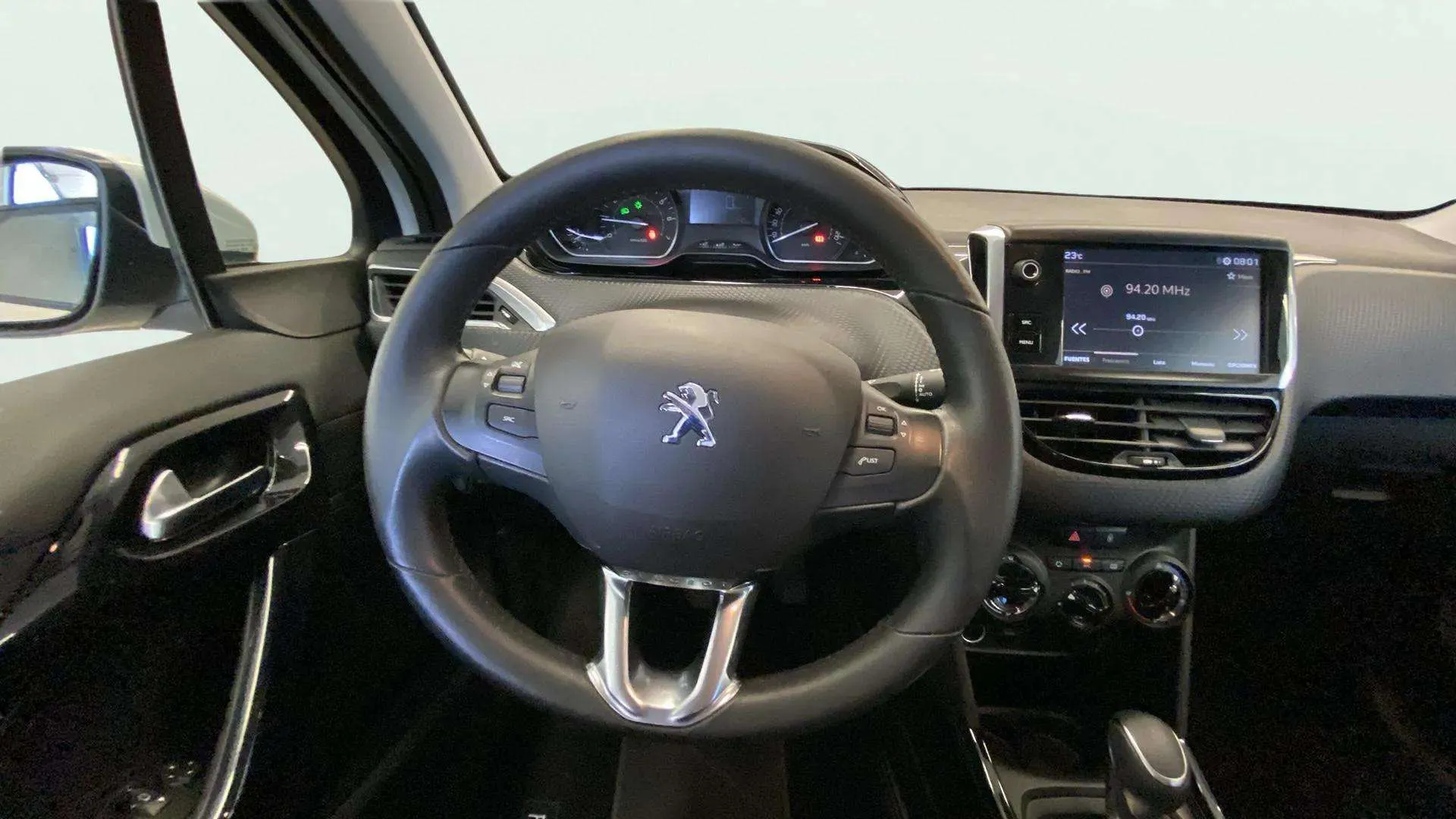 Peugeot 2008 Allure PureTech 130 EAT6 - foto 12