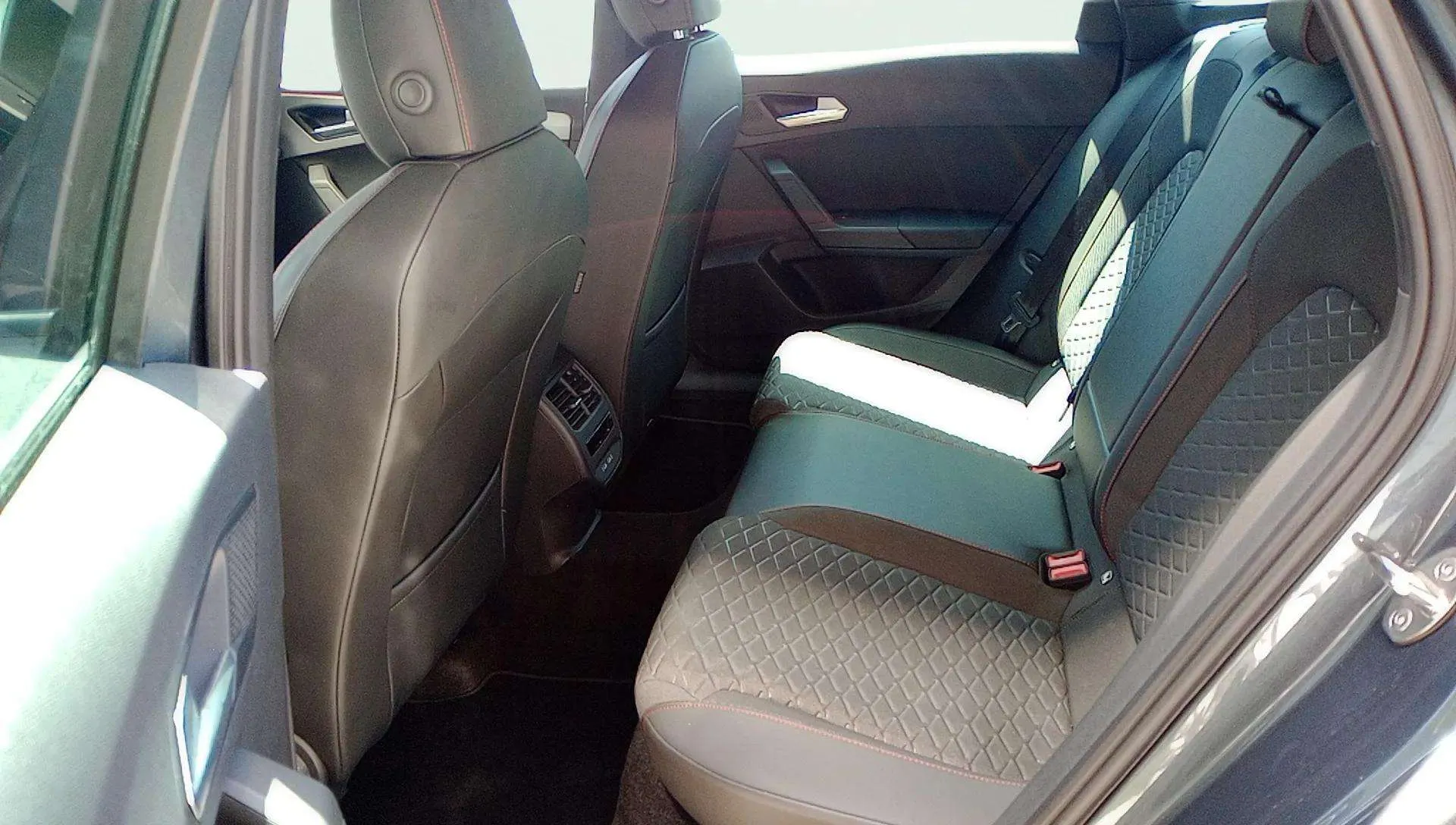 SEAT León SP 1.5 eTSI DSG FR Special Edition - foto 11