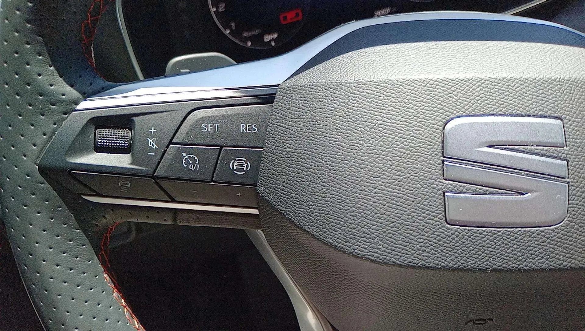 SEAT León SP 1.5 eTSI DSG FR Special Edition - foto 14