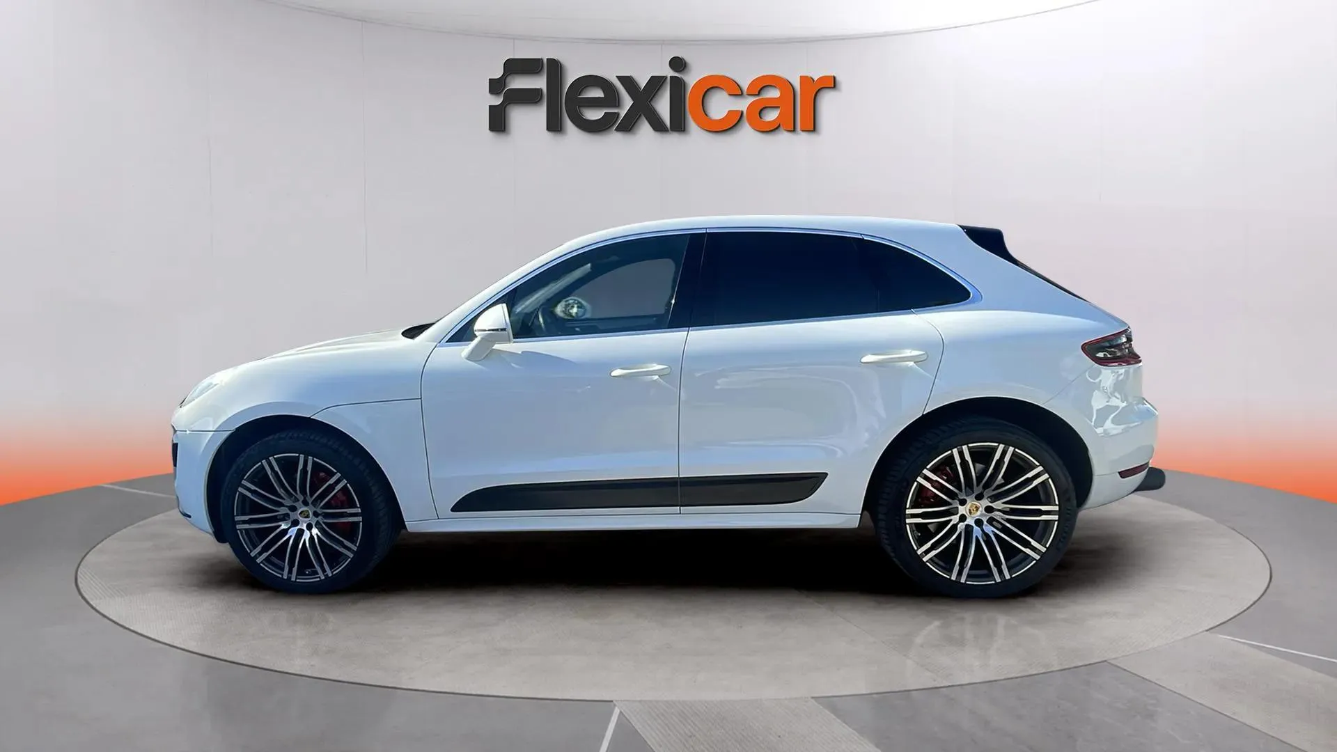 Porsche Macan Turbo - foto 8