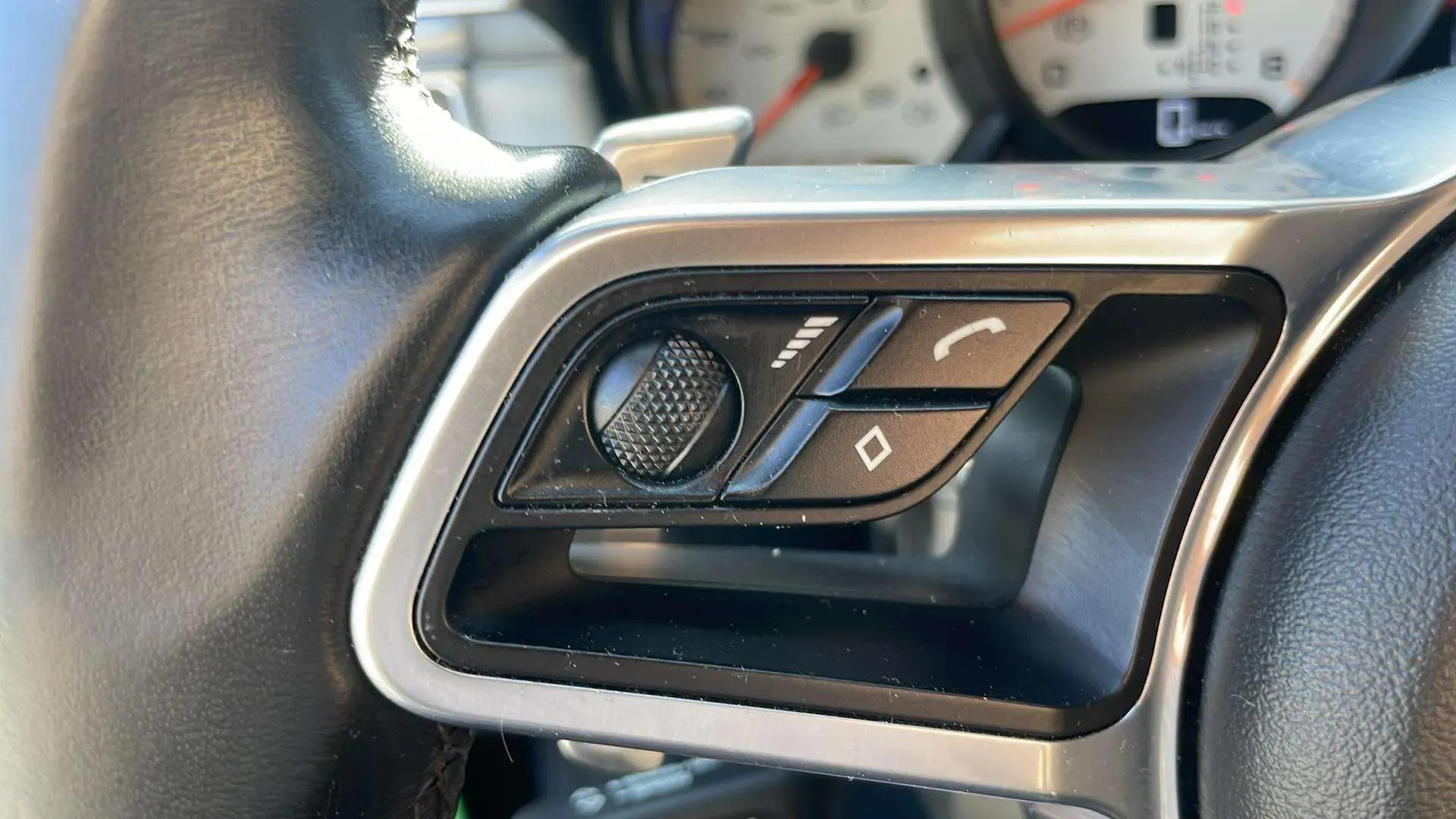 Porsche Macan Turbo - foto 22