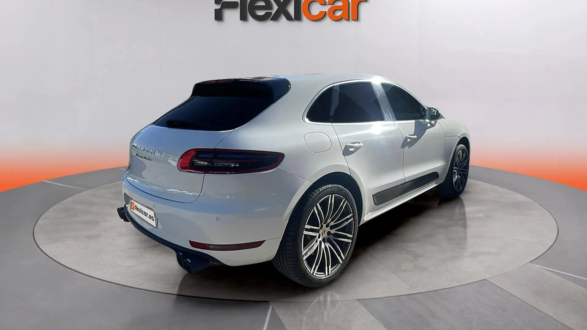 Porsche Macan Turbo - foto 3