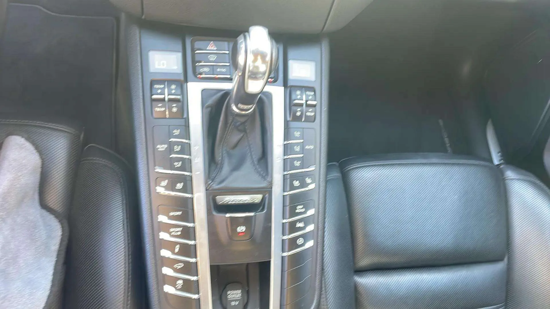 Porsche Macan Turbo - foto 27