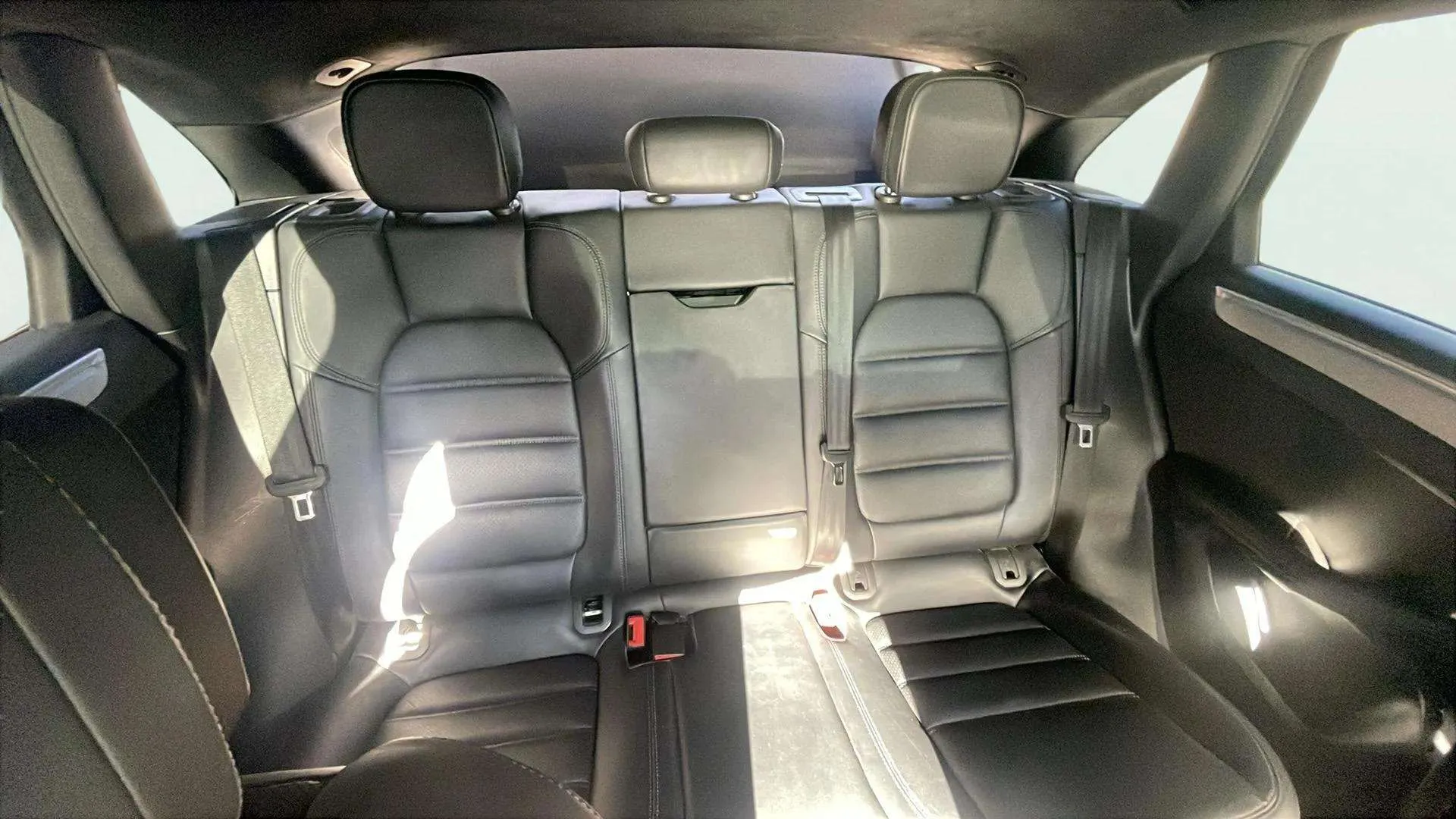 Porsche Macan Turbo - foto 15