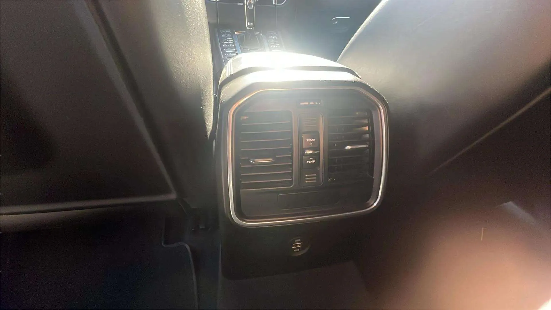 Porsche Macan Turbo - foto 32