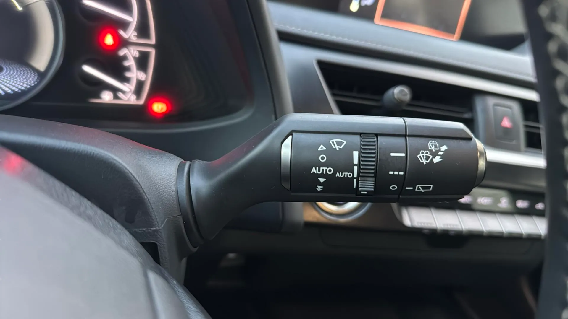 Lexus UX 2.0 250h Business - foto 22