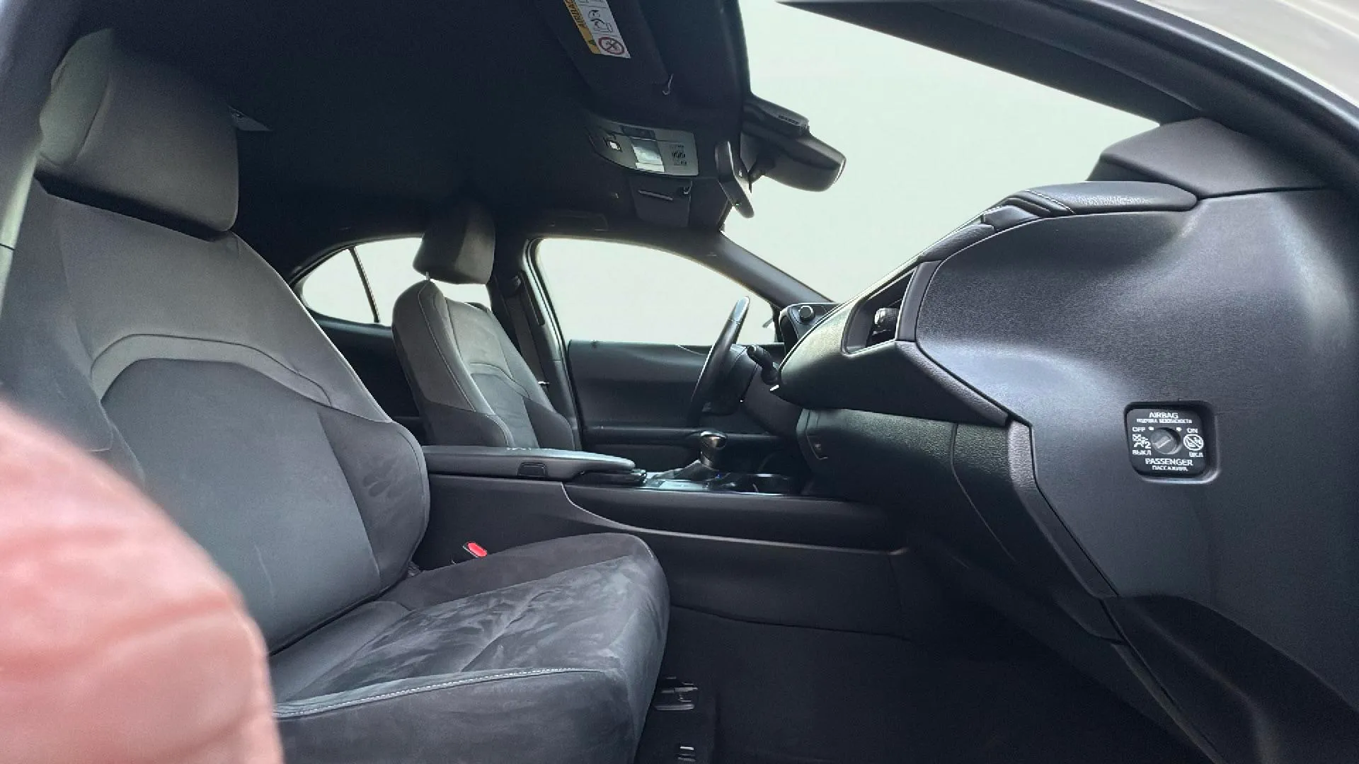 Lexus UX 2.0 250h Business - foto 15
