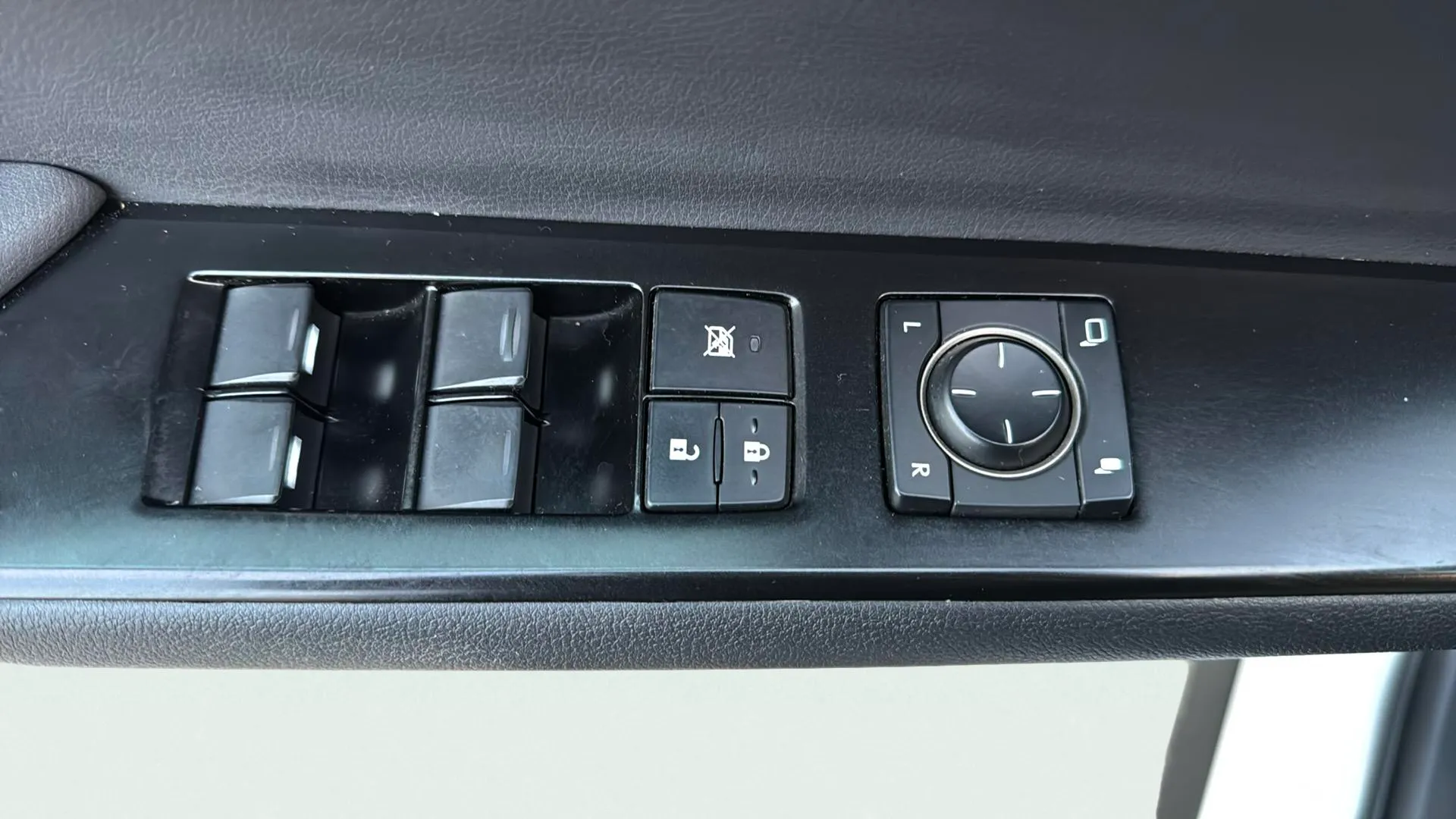 Lexus UX 2.0 250h Business - foto 21