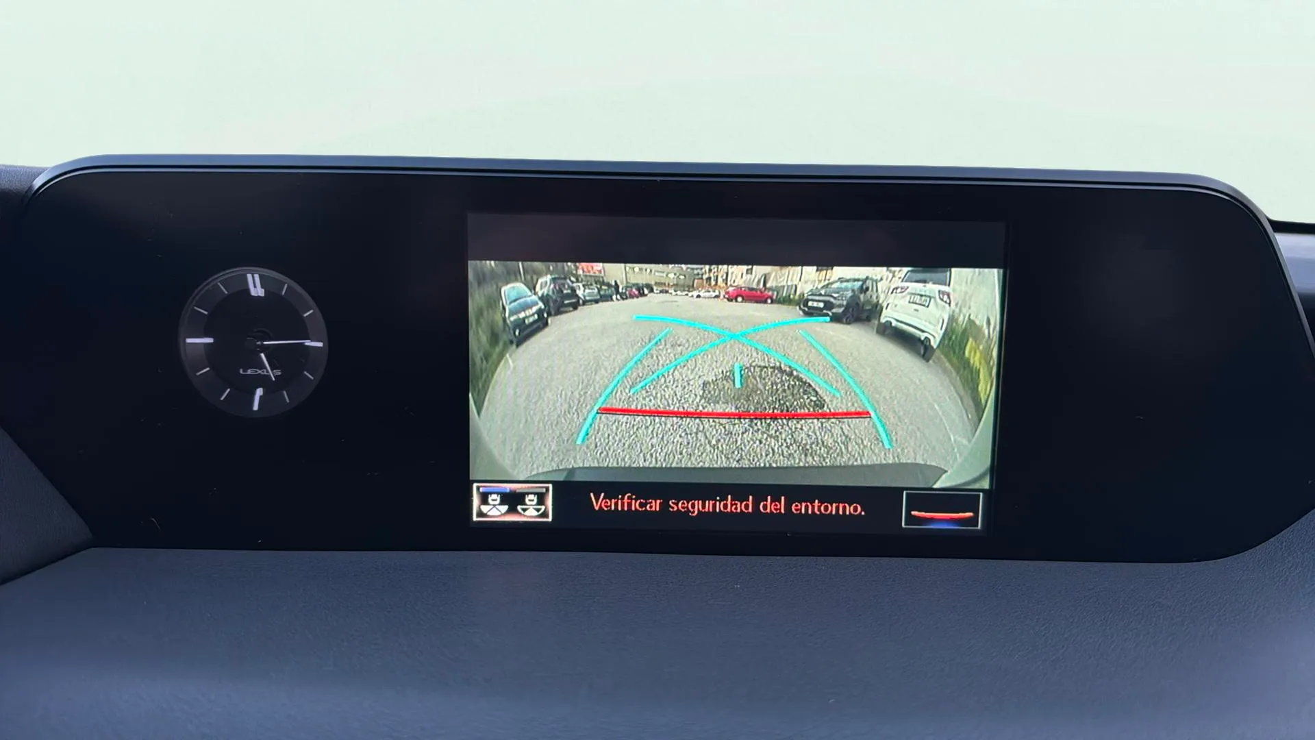 Lexus UX 2.0 250h Business - foto 14