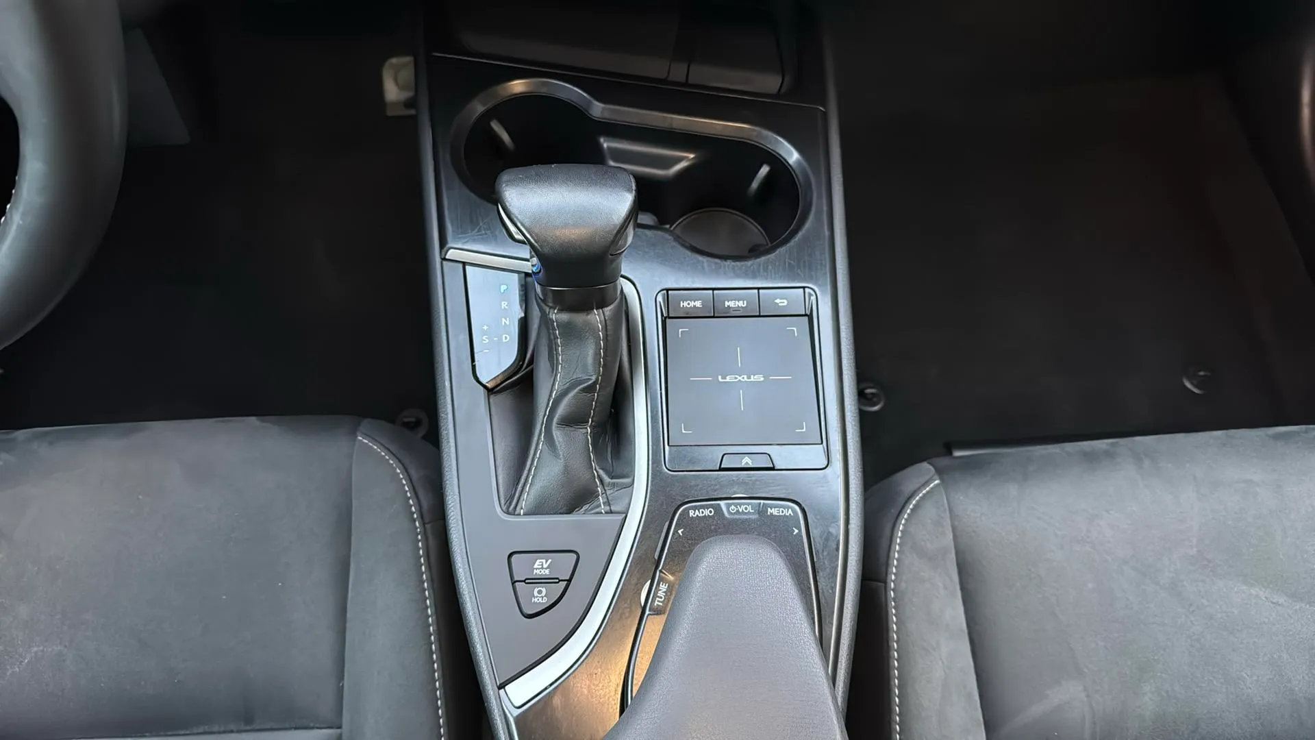 Lexus UX 2.0 250h Business - foto 20