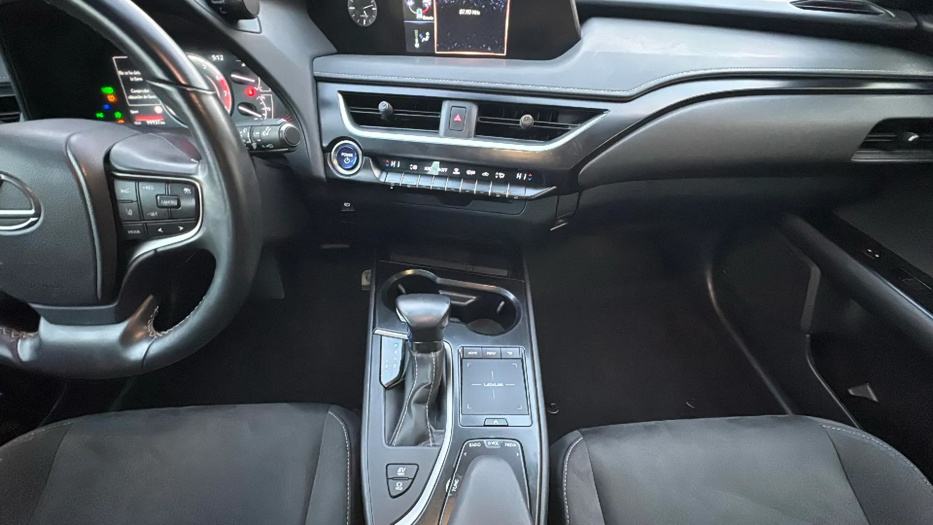 Lexus UX 2.0 250h Business - foto 19