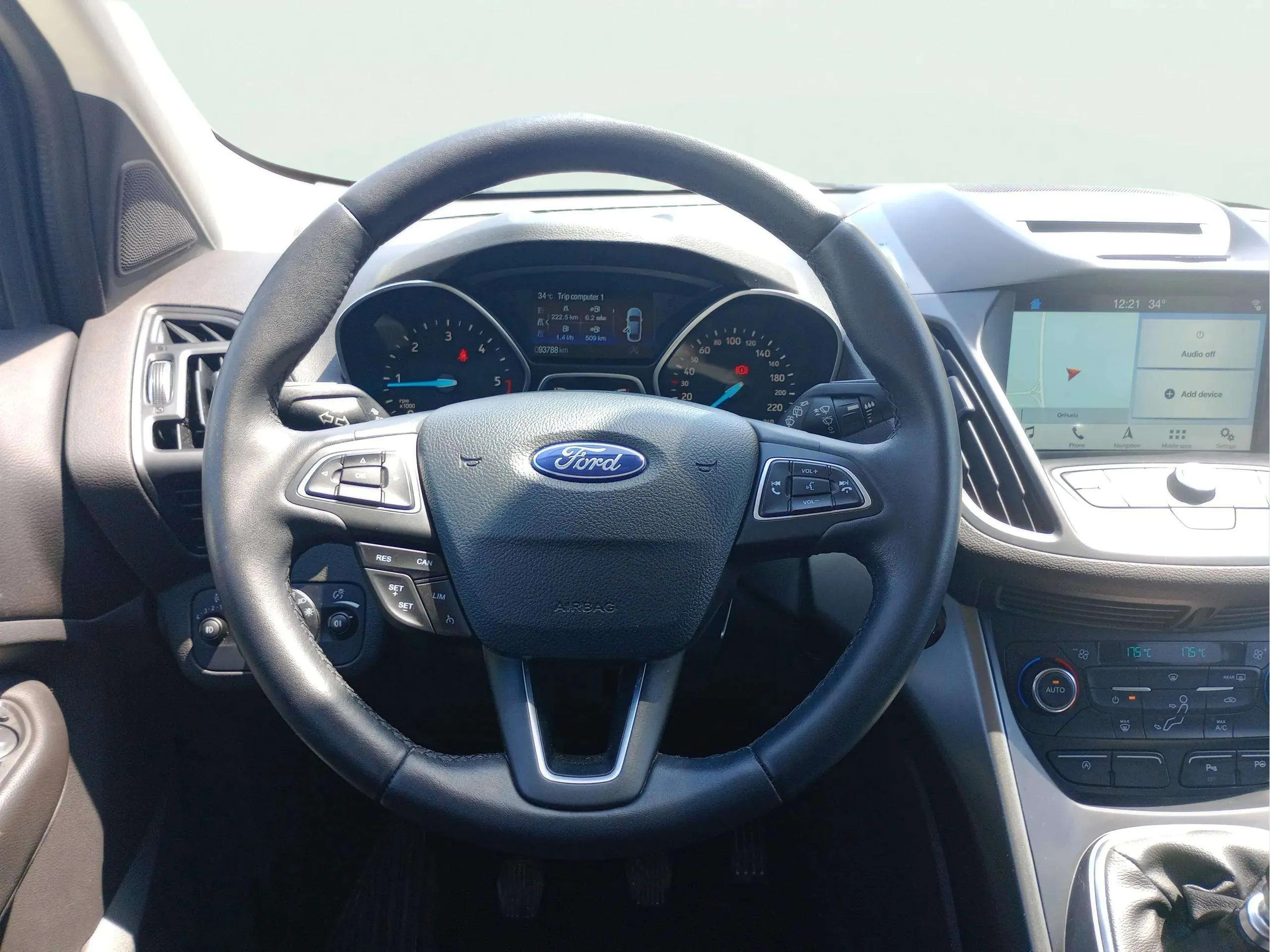 Ford Kuga 1.5 TDCi 4x2 Titanium - foto 8