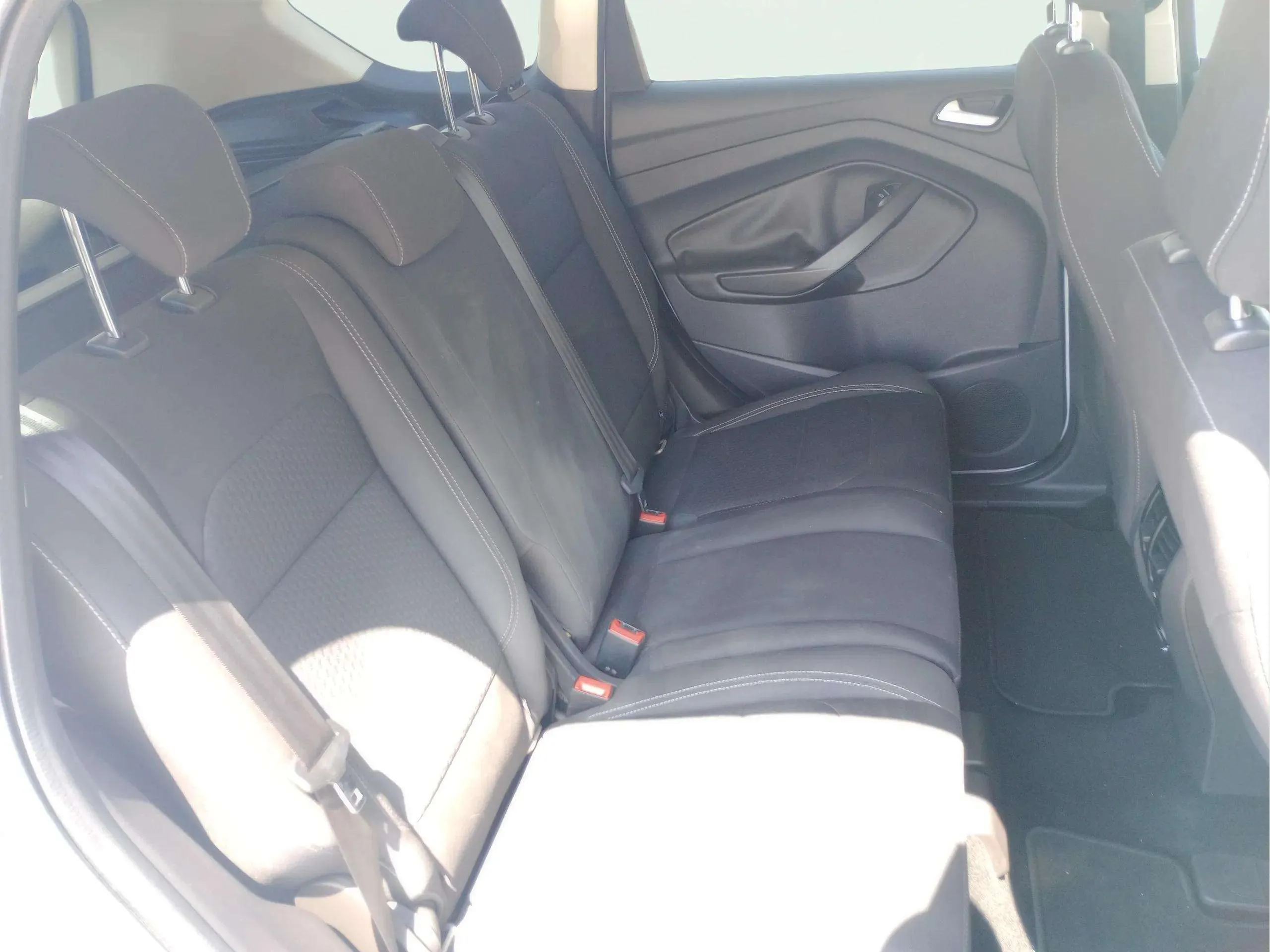 Ford Kuga 1.5 TDCi 4x2 Titanium - foto 11