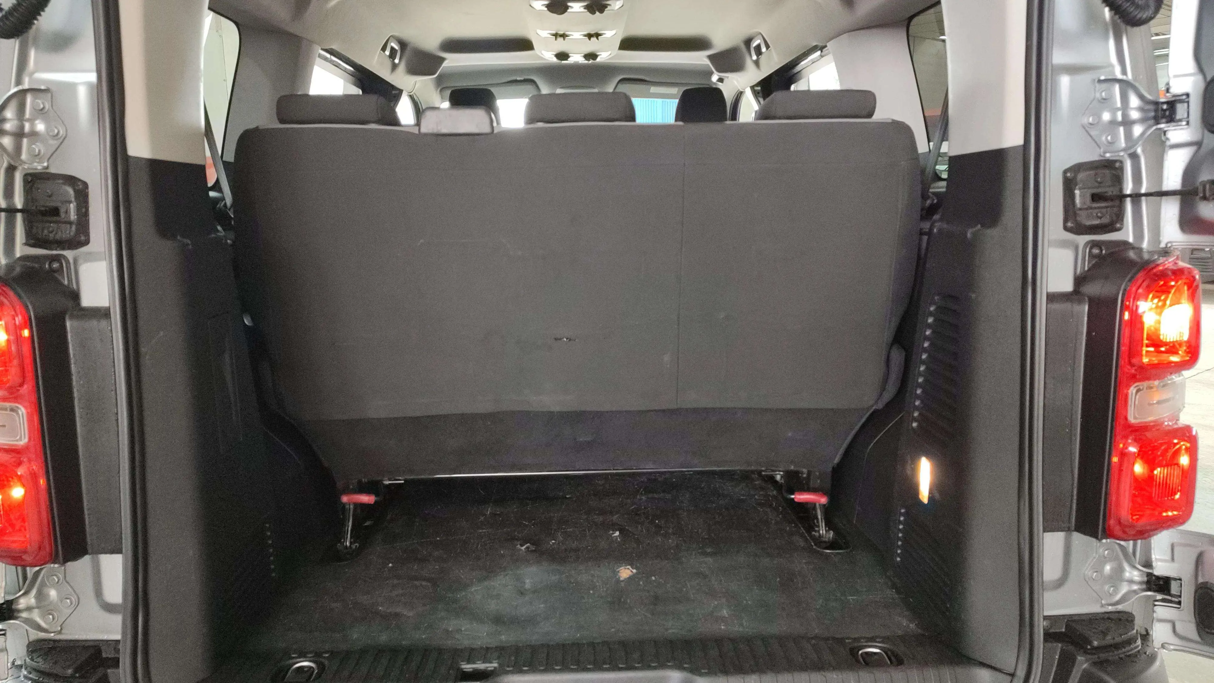 Peugeot Expert Combi BlueHDi 145 Standard - foto 19