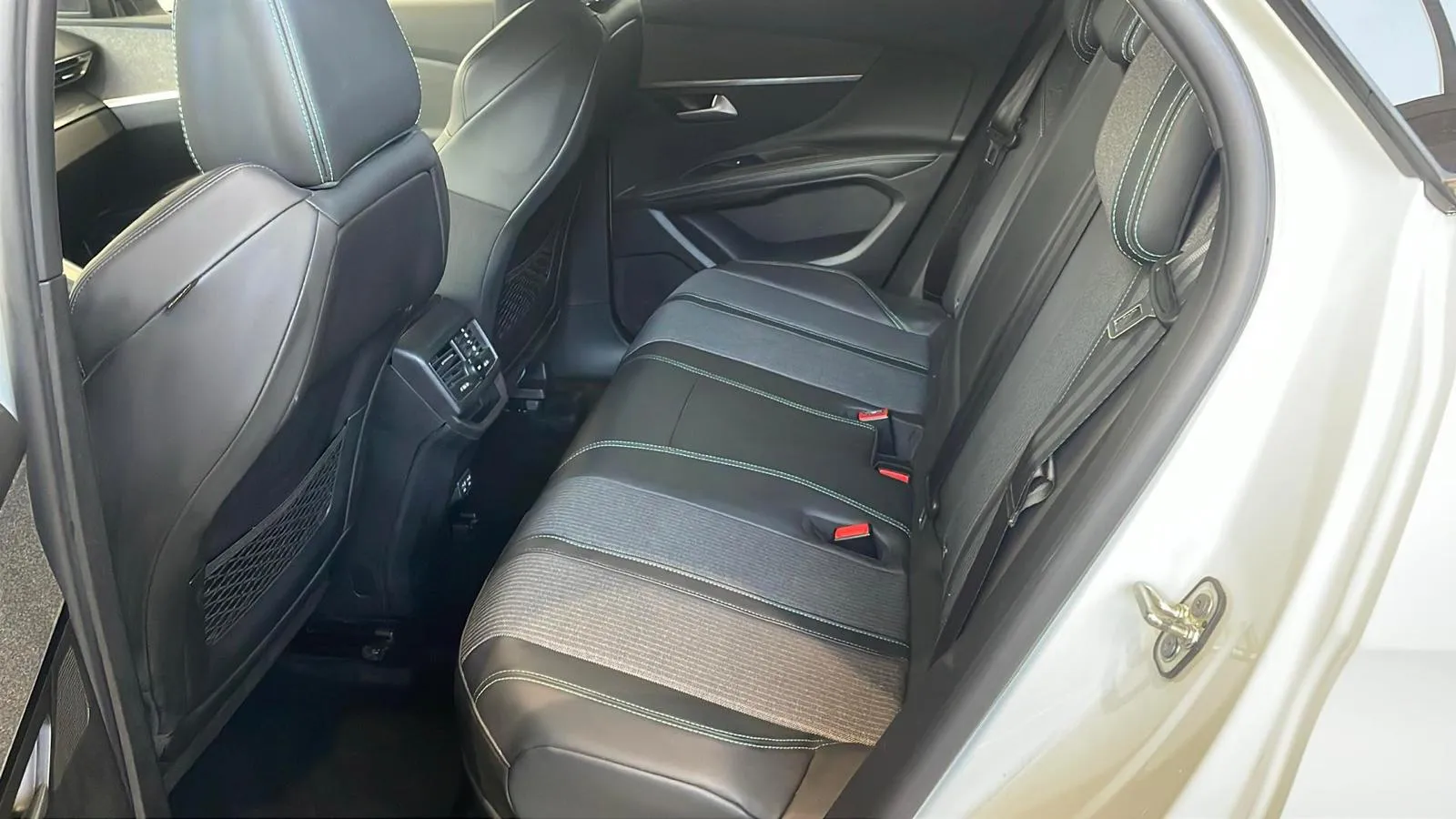 Peugeot 3008 225 e-EAT8 Allure Pack - foto 13