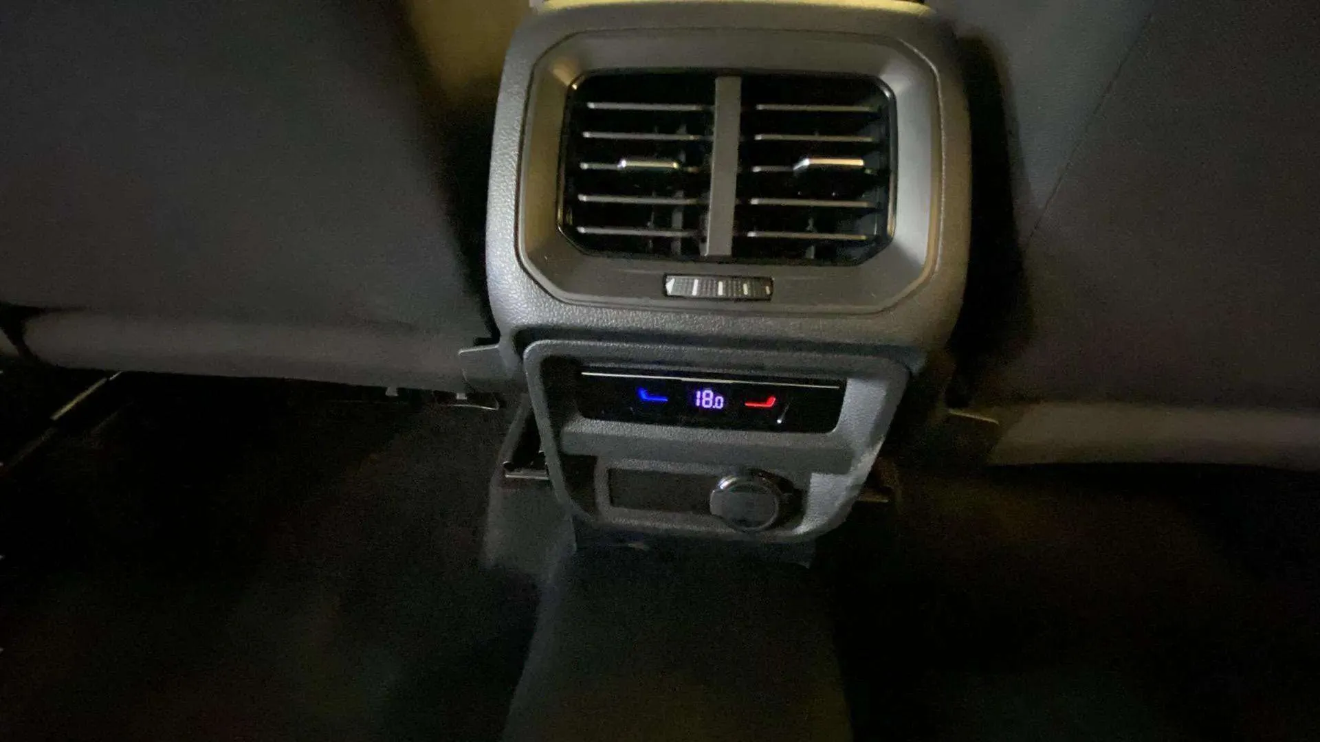 Volkswagen Tiguan 2.0 TDI - foto 17