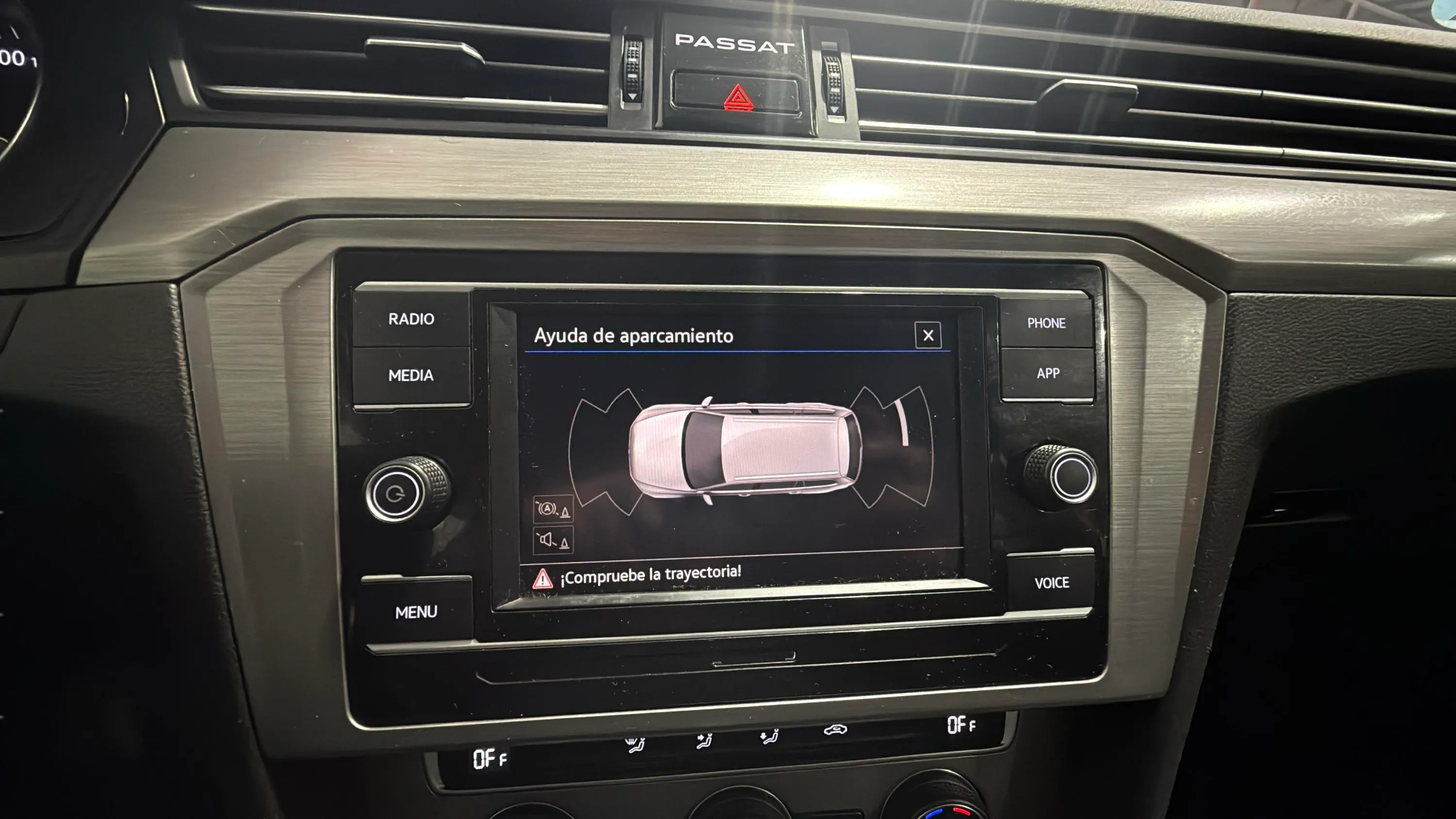 Volkswagen Passat Variant Business 1.6 TDI DSG - foto 19