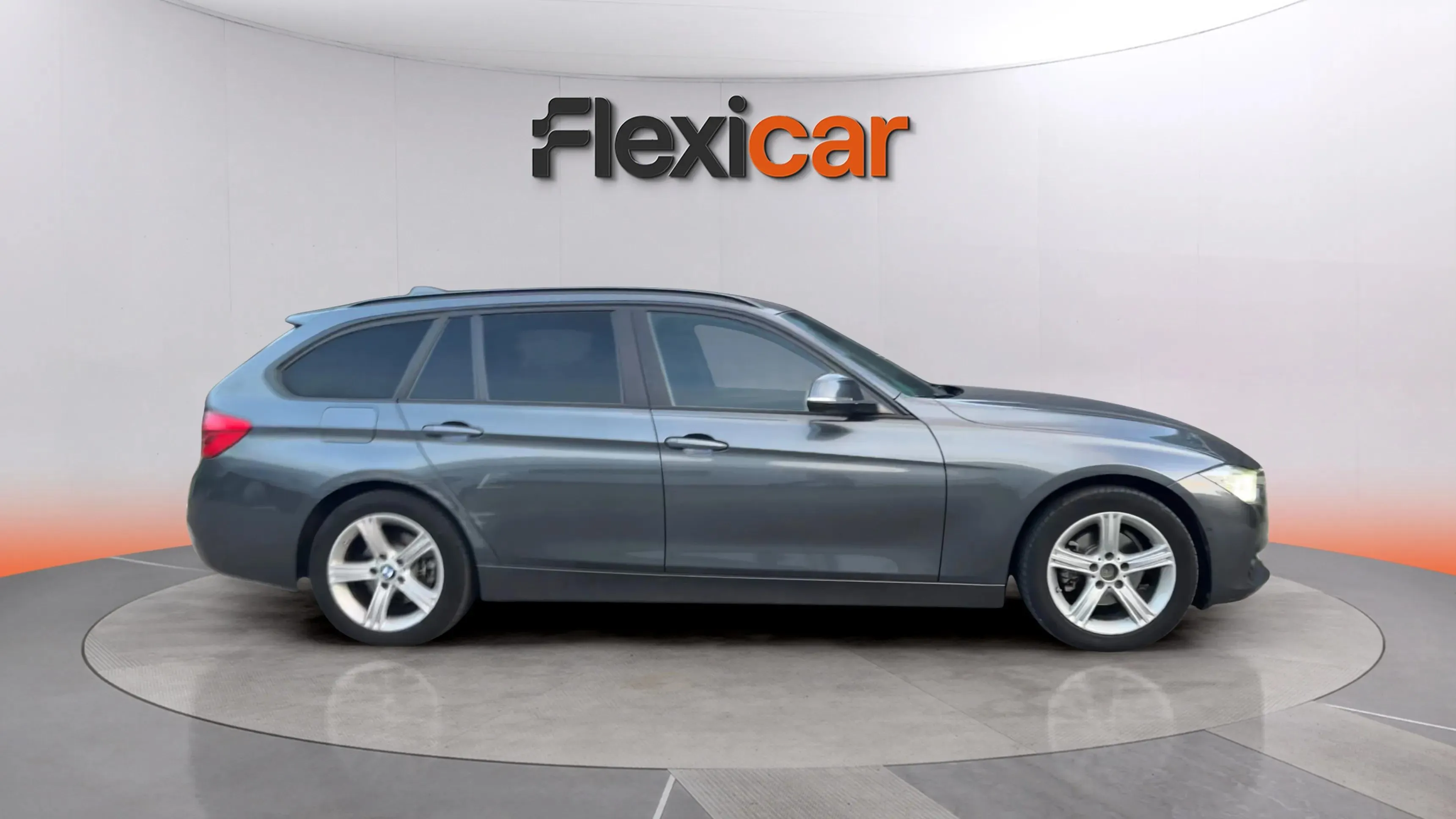 BMW Serie 3 320i Touring - foto 8