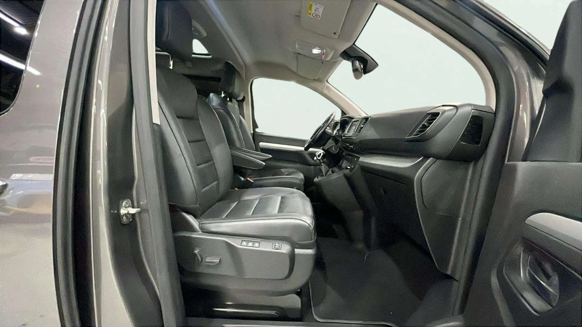 Toyota Proace Verso VIP Largo (L2) 2,0D - foto 16